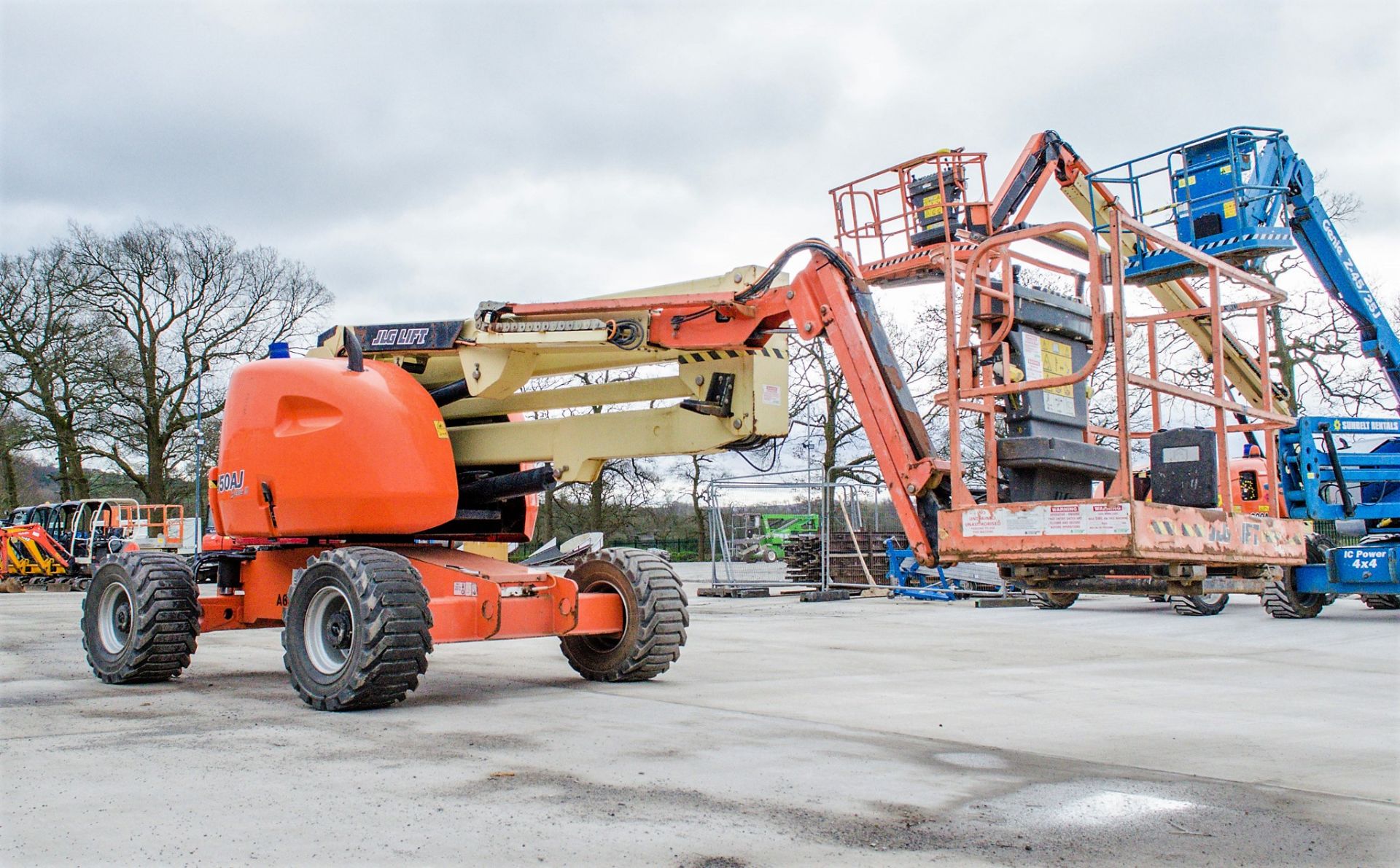 JLG 450AJ Series 2 diesel driven articulated boom access platform Year: 2014 S/N: E300001956 - Image 2 of 16