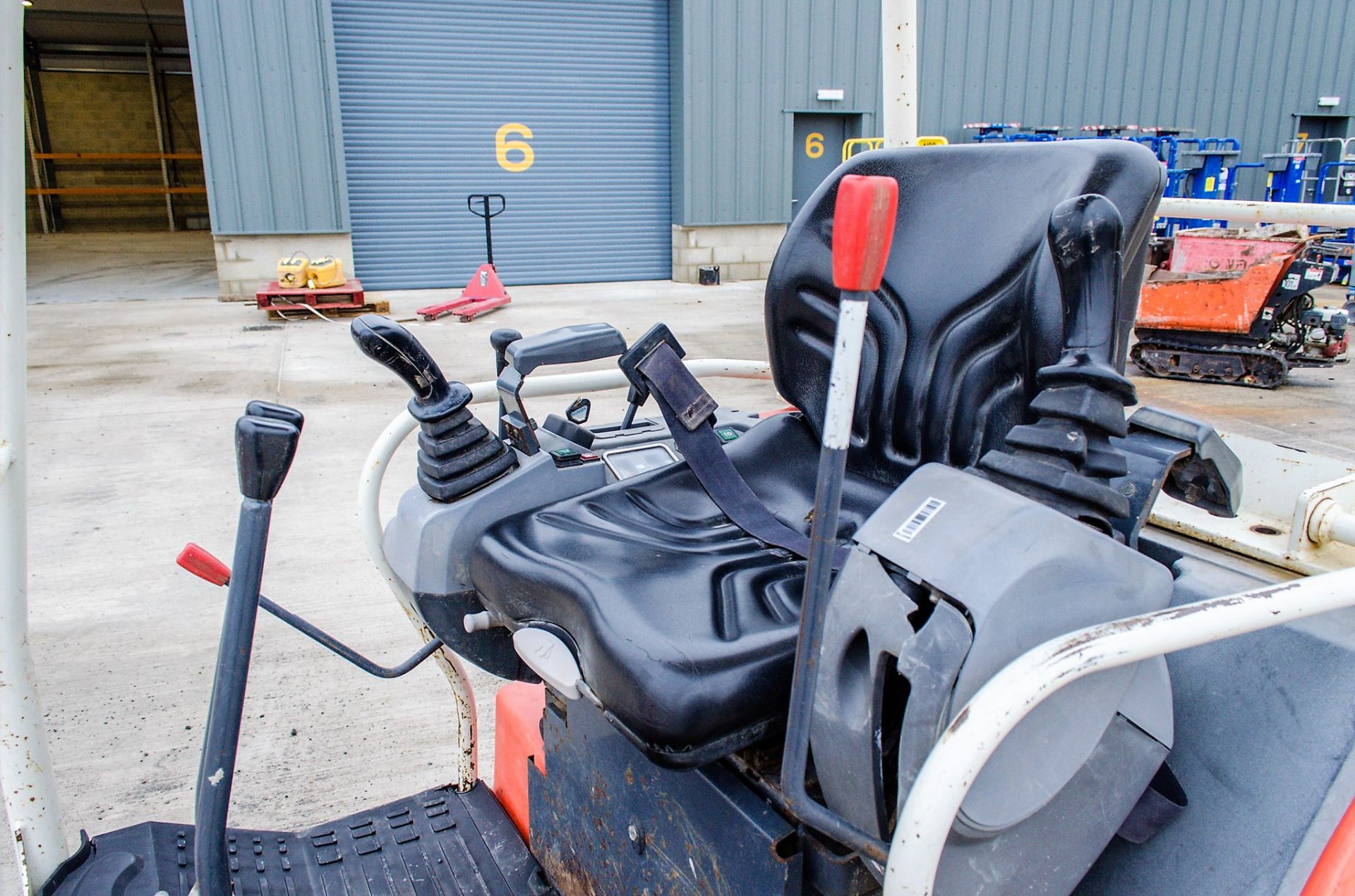 Kubota KX36-3 1.5 tonne rubber tracked mini excavator Year: 2007 S/N: 76574 Recorded Hours: 3909 - Image 17 of 18