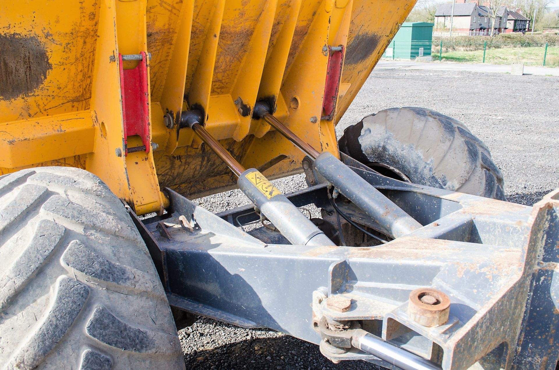 Terex 9 tonne straight skip dumper Year: 2011 S/N: BBMV2940 Recorded Hours: Not displayed D1465 - Image 11 of 21