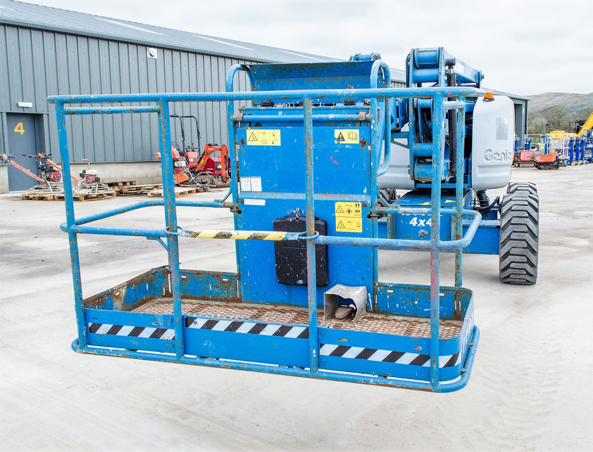 Genie Z-45/25 diesel driven articulated boom lift access platform Year: 2012 S/N: Z452512B-2012 - Image 5 of 16