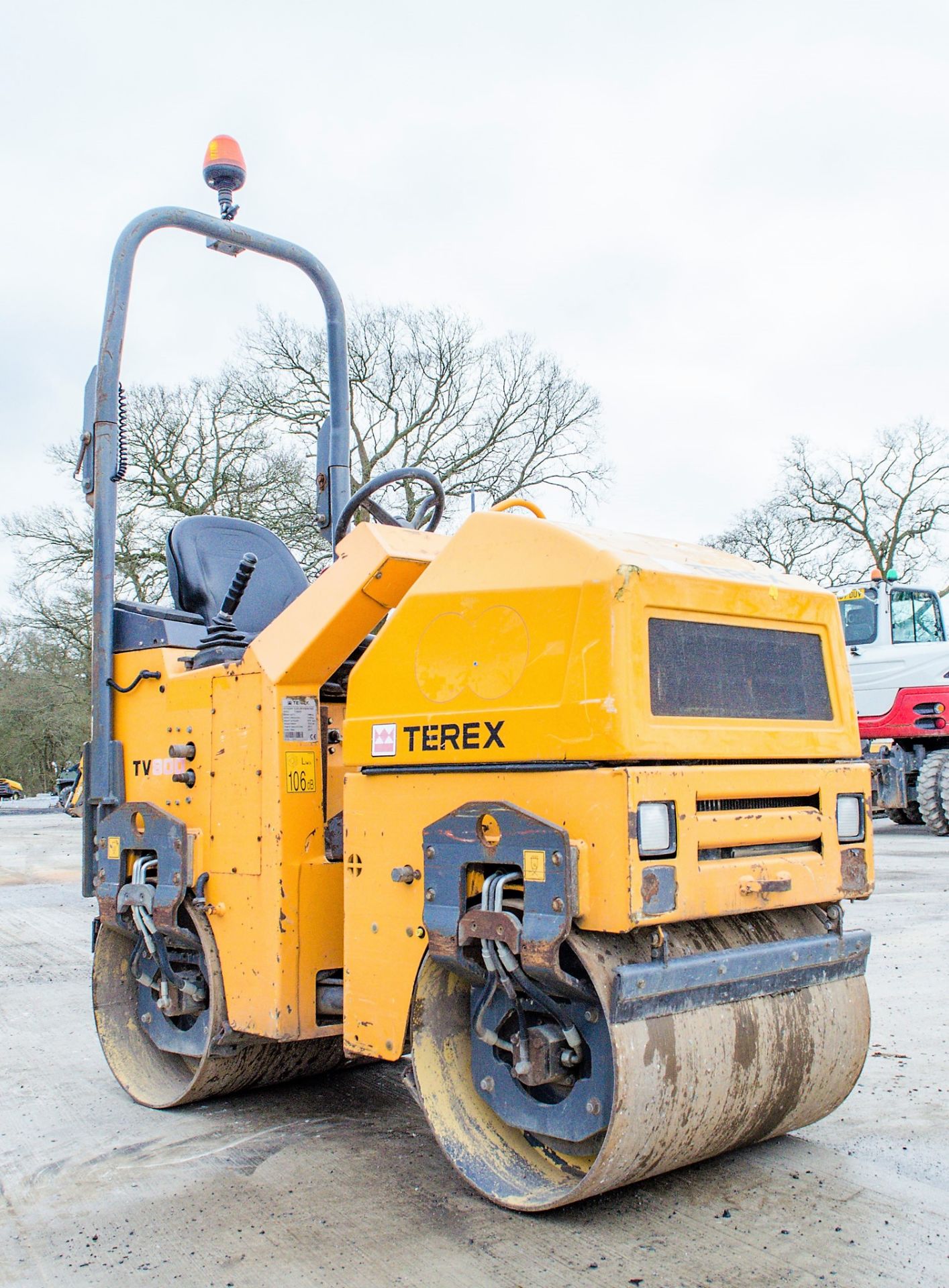 Terex TV800 double drum ride on roller Year: 2011 S/N: EBANS1633 Recorded Hours: 1051 RTD036 - Image 2 of 16