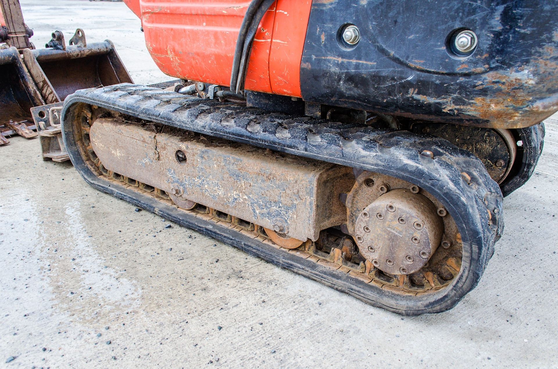 Kubota K008-3 0.8 tonne rubber tracked micro excavator Year: 2017 S/N: 29274 Recorded Hours: 1105 - Image 9 of 18