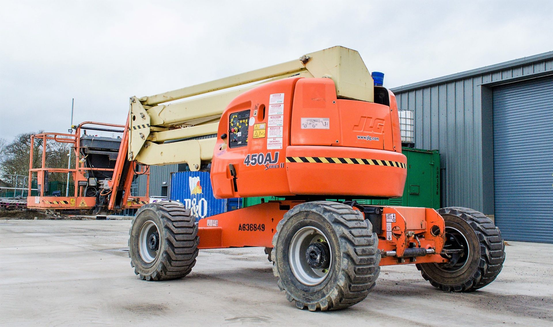 JLG 450AJ Series 2 diesel driven articulated boom access platform Year: 2014 S/N: E300001956 - Image 4 of 16