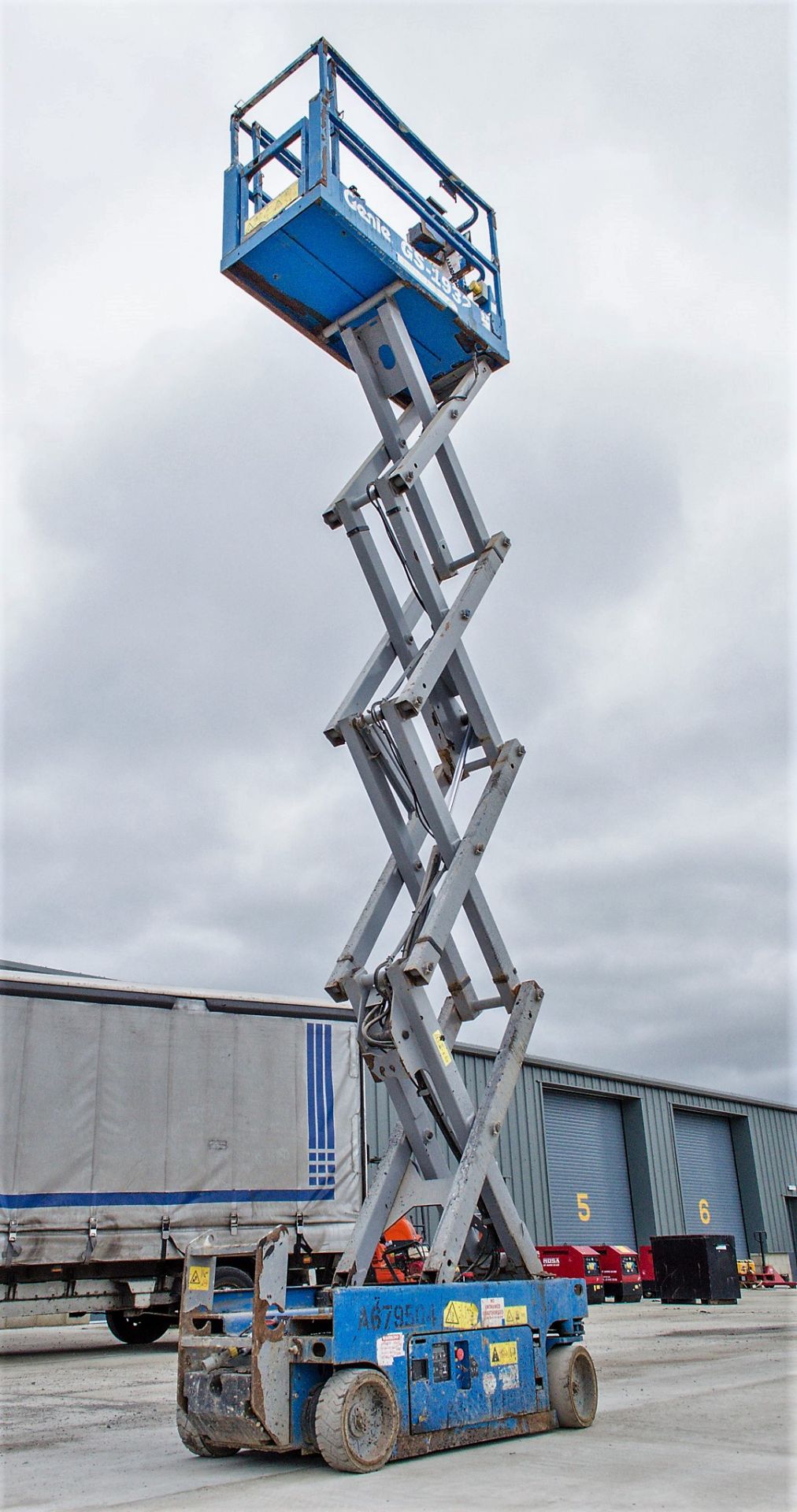 Genie GS1932 battery electric scissor lift access platform Year: 2015 S/N: 143848 Recorded Hours: - Image 3 of 6