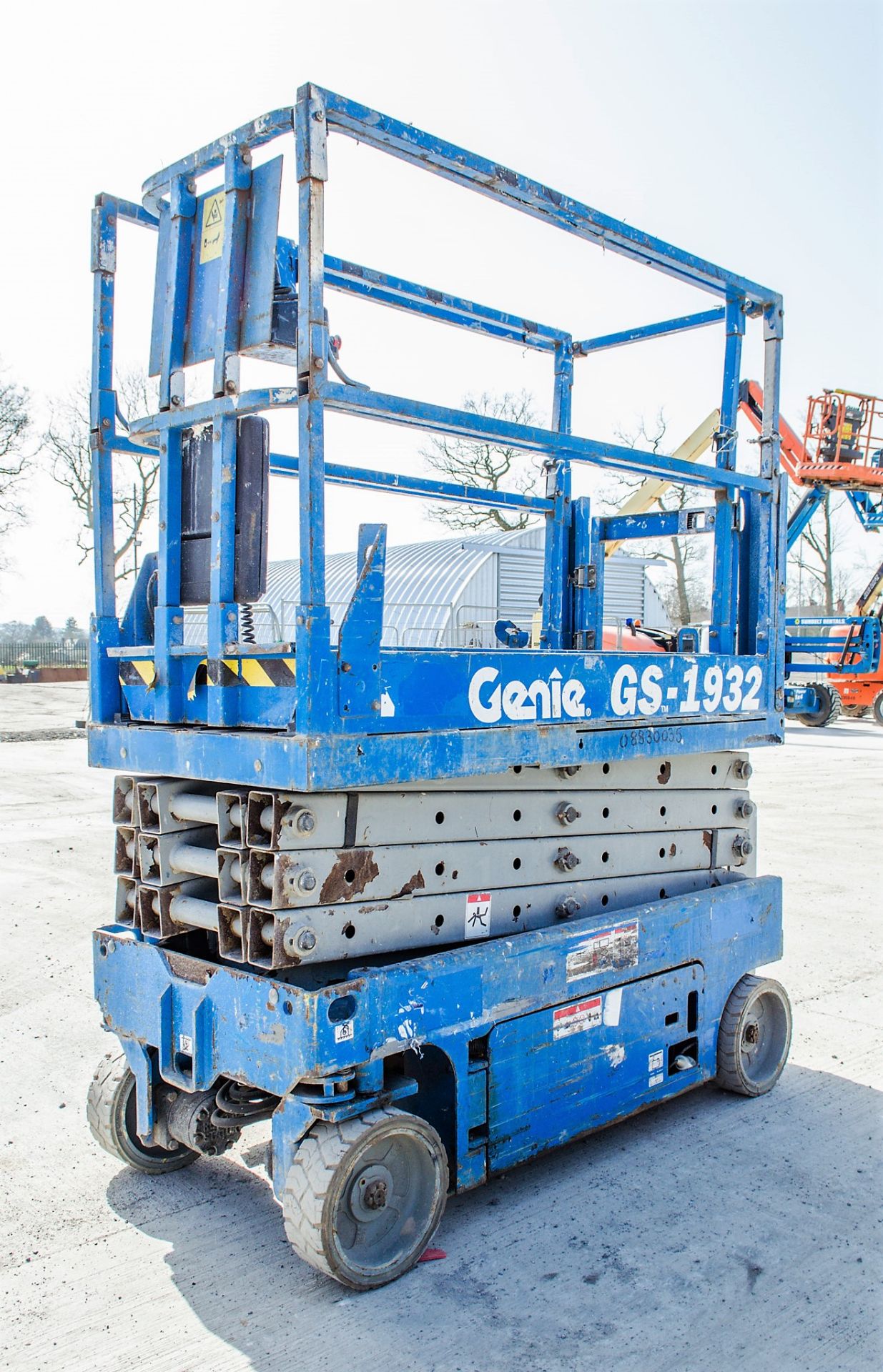 Genie GS1932 battery electric scissor lift access platform Year: 2007 S/N: 84889 Recorded Hours: 366 - Image 2 of 6