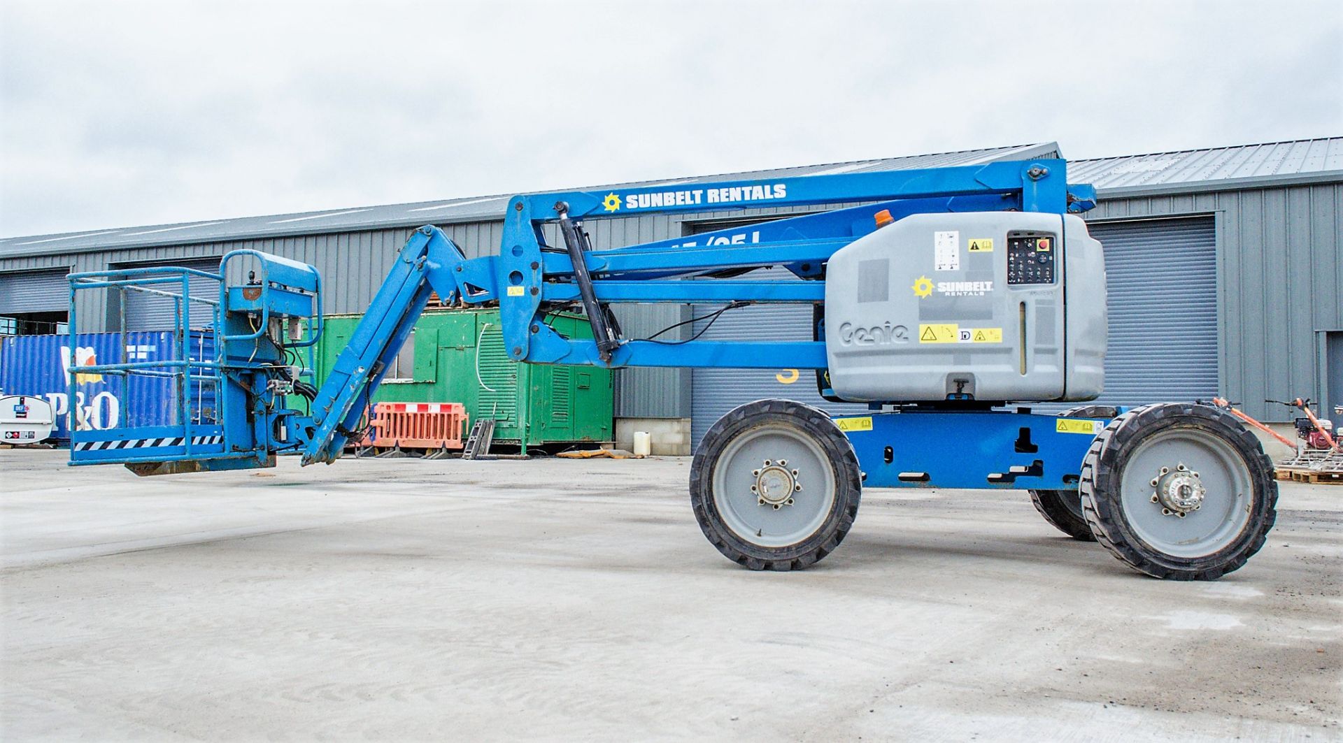 Genie Z-45/25 diesel driven articulated boom lift access platform Year: 2012 S/N: Z452512B-2012 - Image 7 of 16