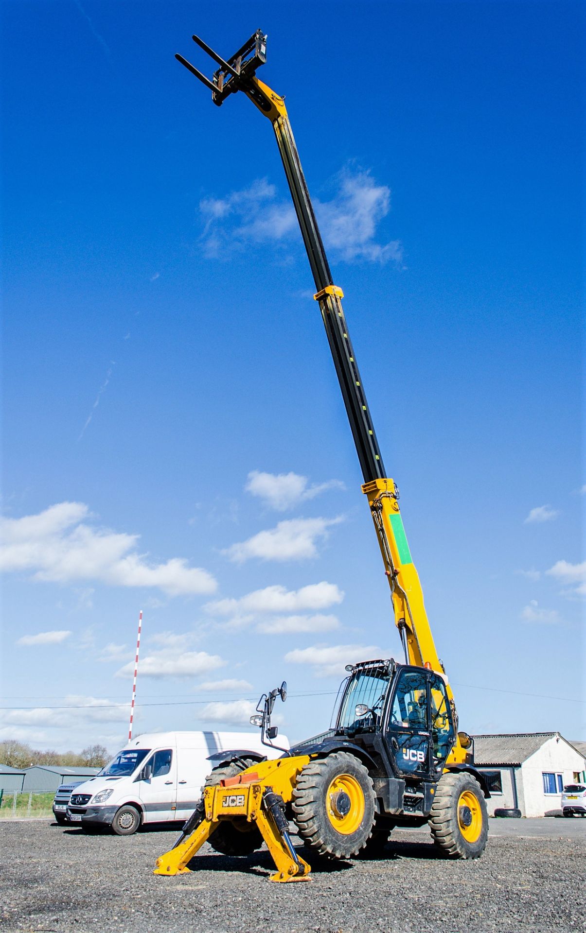 JCB 535-140 Hi-Viz 14 metre telescopic handler Year: 2014 S/N: 2340191 Recorded Hours: 3635 A633914 - Image 9 of 20