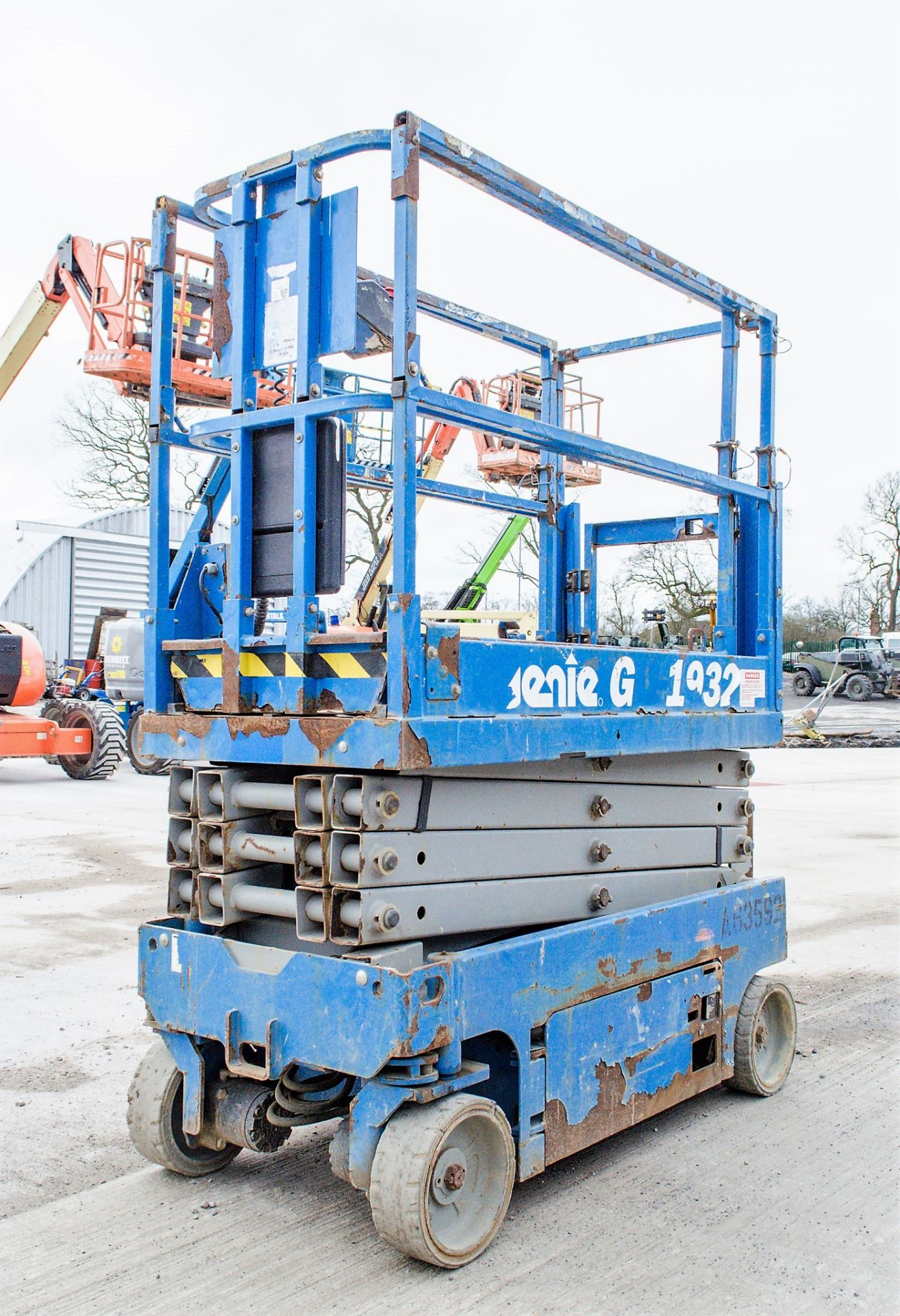 Genie GS1932 battery electric scissor lift access platform Year: 2014 S/N: 15702 Recorded Hours: 185 - Image 2 of 6