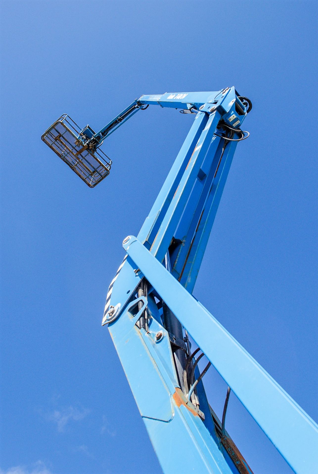 Genie Z60/34 diesel/electric articulated boom lift access platform Year: 2014 S/N: Z6014-13521 - Image 16 of 18