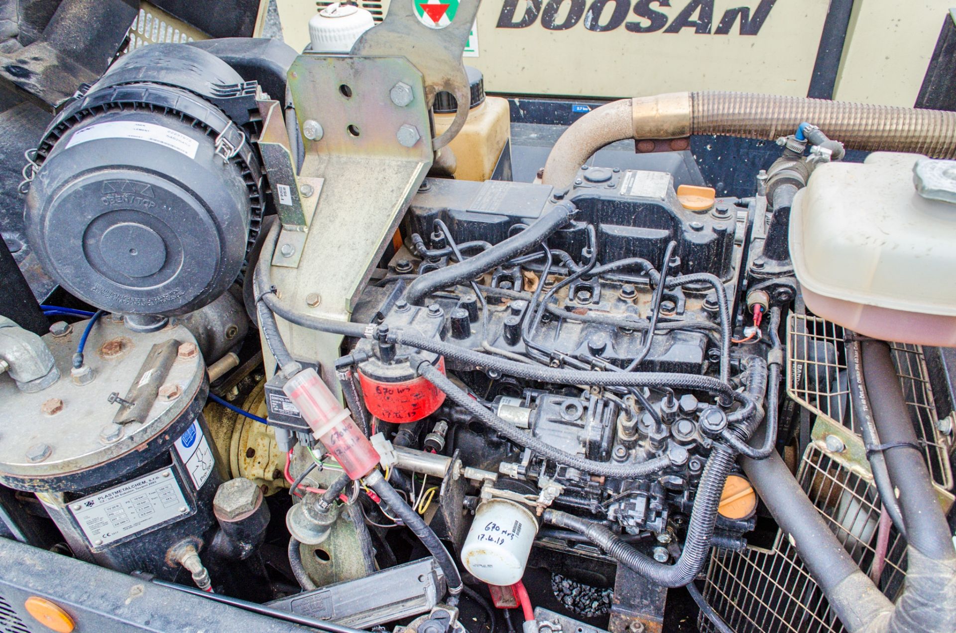 Doosan 741E diesel driven mobile air compressor/generator Year: 2015 S/N: 433552 Recorded Hours: 889 - Image 3 of 4