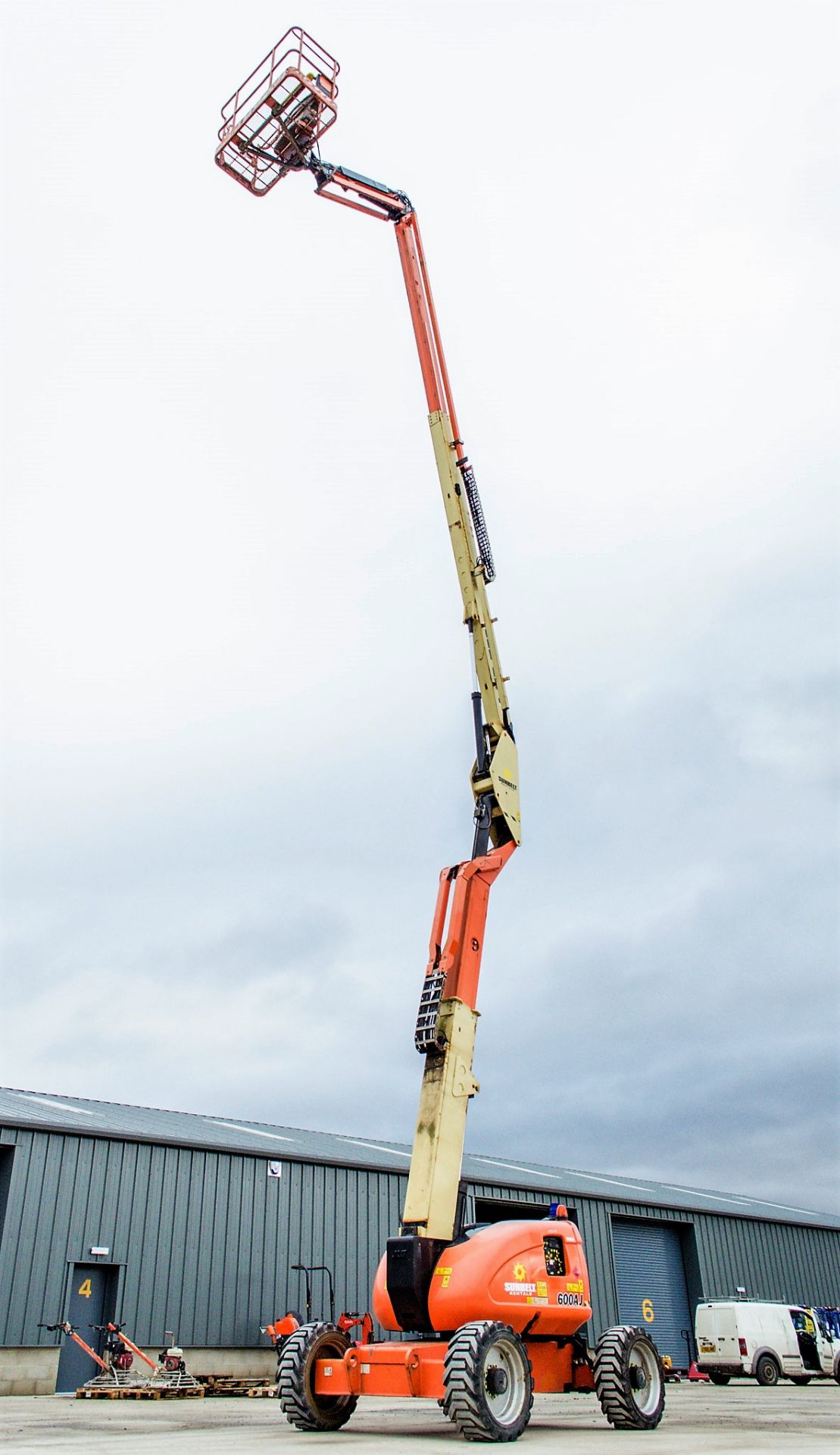 JLG 600AJ diesel driven articulated boom lift access platform Year: 2012 S/N: 60997 Recorded - Image 9 of 15