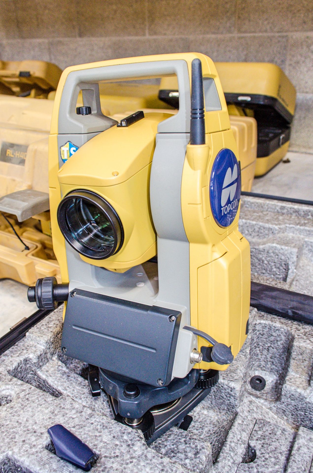 Topcon OS-105 total station c/w carry case - Image 3 of 3