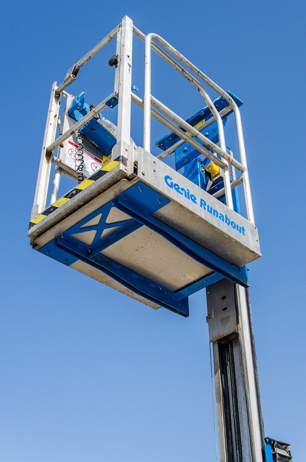 Genie GR-12 Runabout battery electric access platform Year: 2013 S/N: GR13-27512 Recorded Hours: 193 - Image 4 of 6