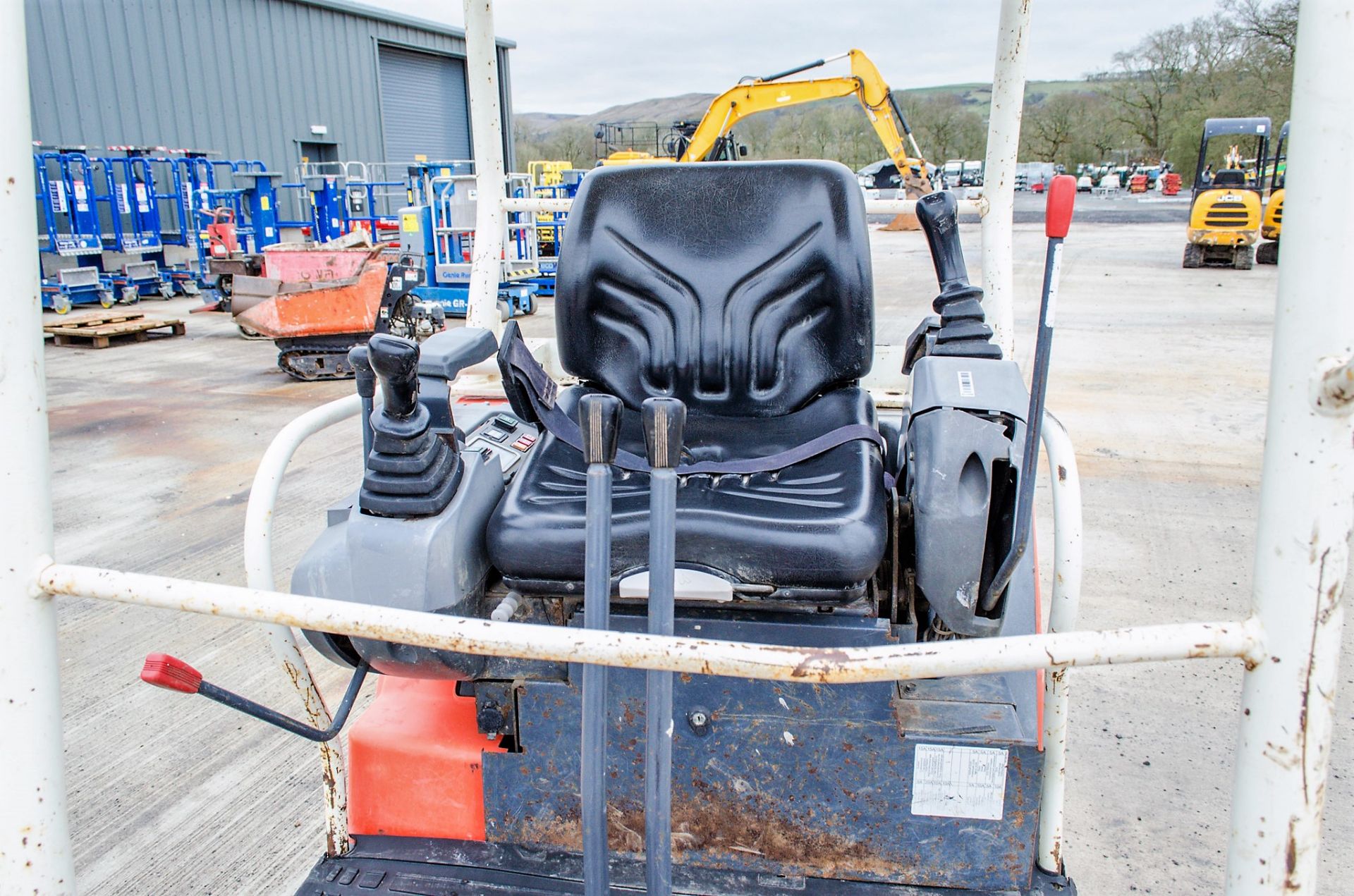 Kubota KX36-3 1.5 tonne rubber tracked mini excavator Year: 2007 S/N: 76574 Recorded Hours: 3909 - Image 16 of 18