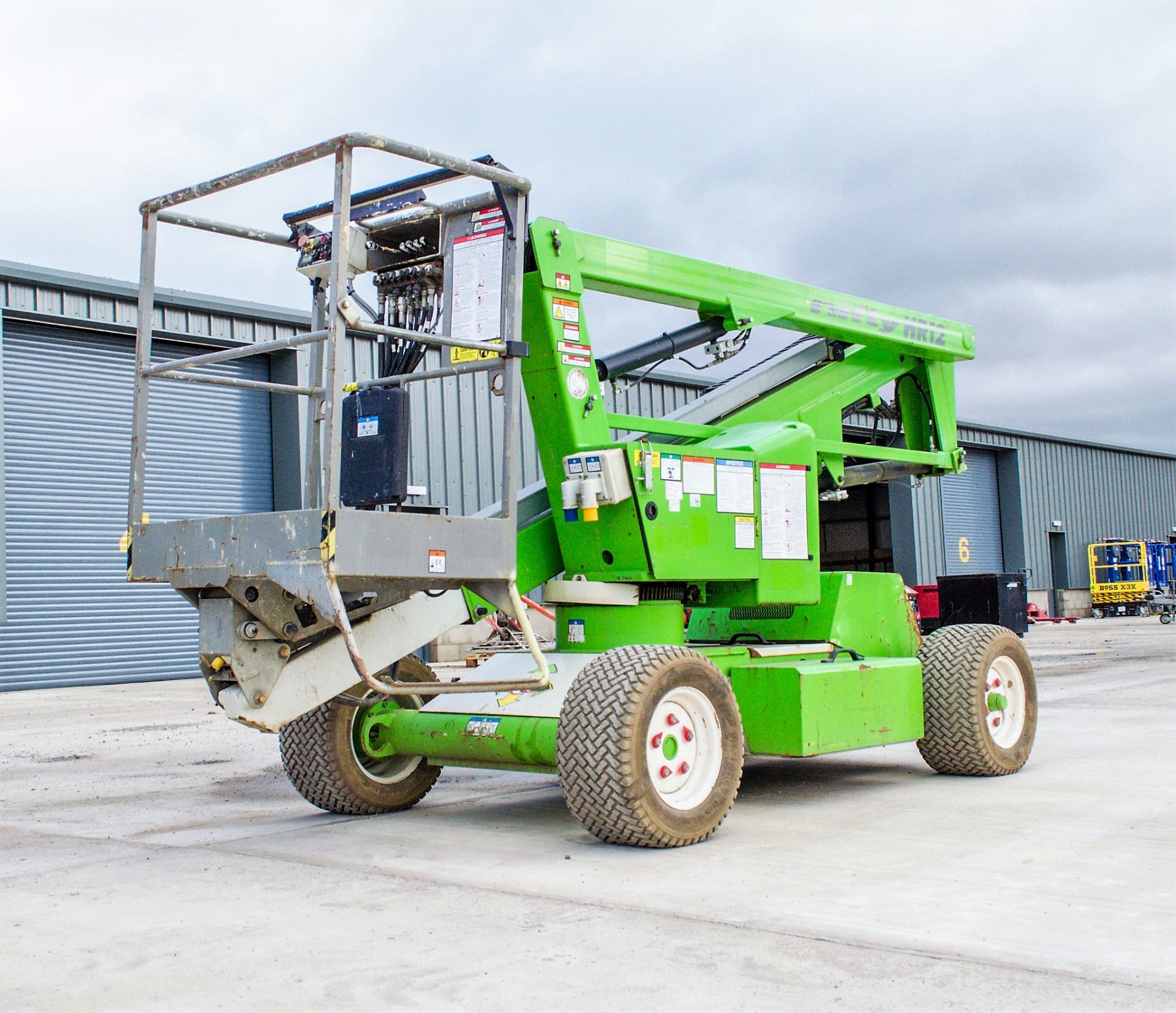 Nifty HR12 diesel/battery electric articulated boom lift access platform Year: 2014 S/N: 1227916