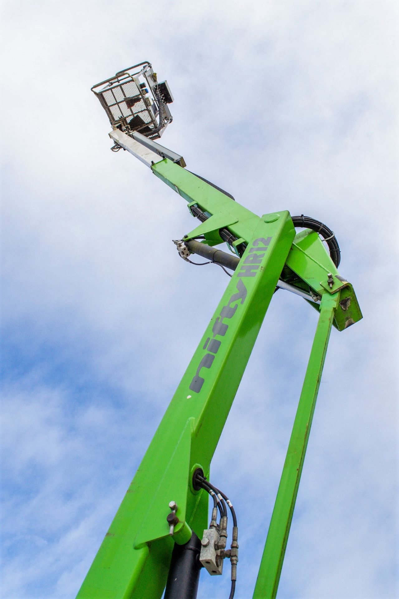 Nifty HR12 diesel/battery electric articulated boom lift access platform Year: 2014 S/N: 1227916 - Image 10 of 16