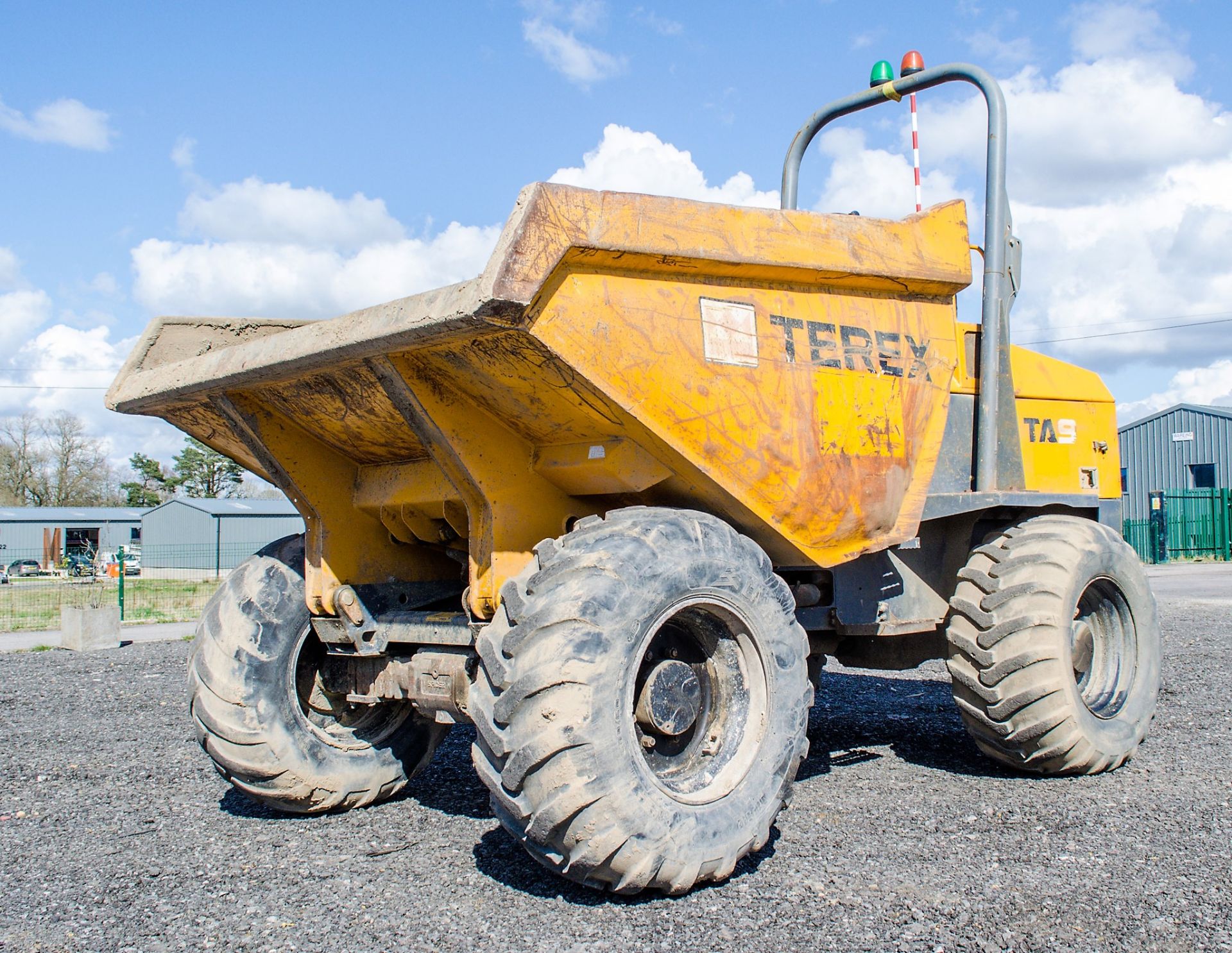 Benford Terex 9 tonne straight skip dumper Year: 2011 S/N: EB6MV2545 D1452 ** Engine smoking **