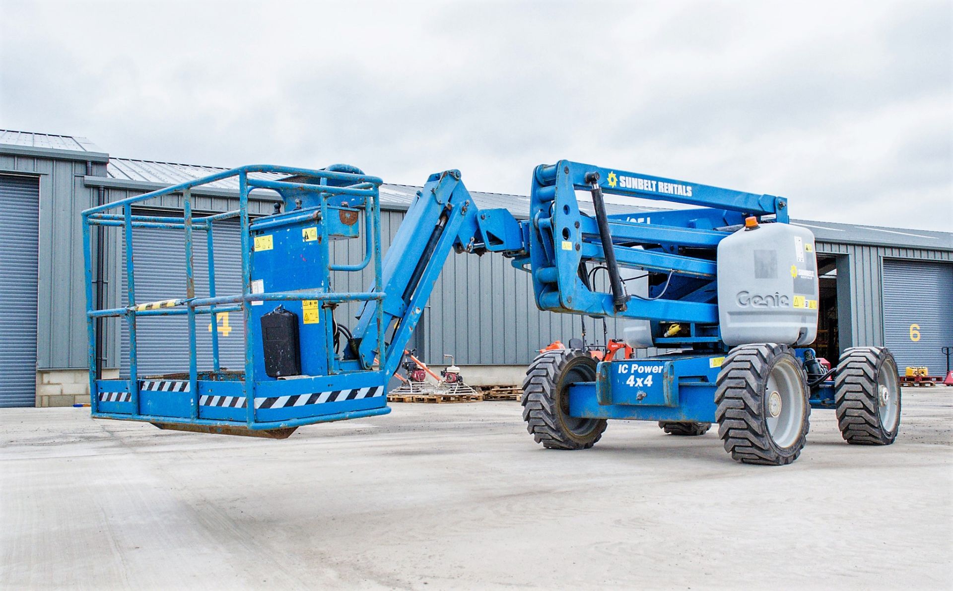 Genie Z-45/25 diesel driven articulated boom lift access platform Year: 2012 S/N: Z452512B-2012