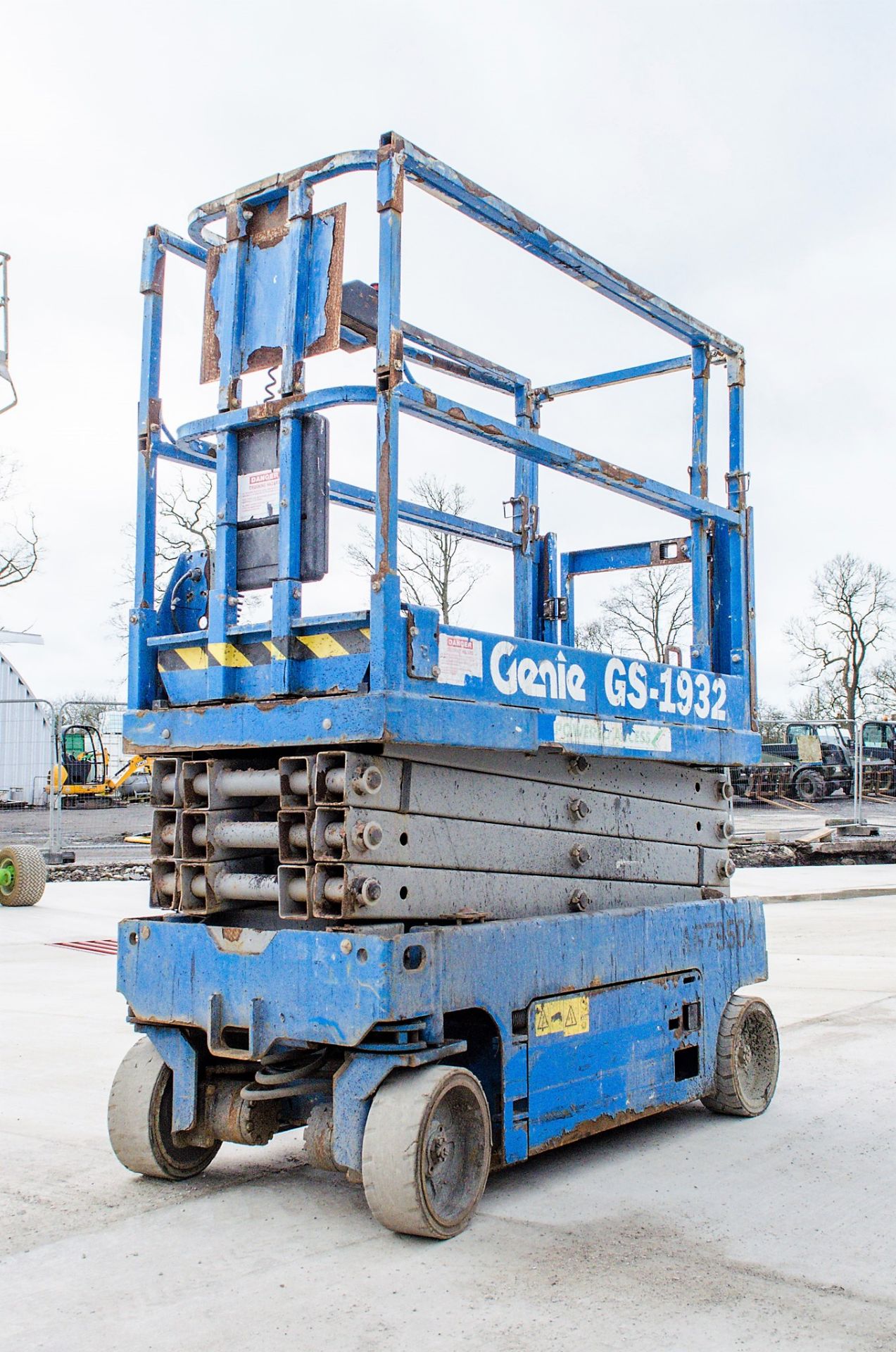 Genie GS1932 battery electric scissor lift access platform Year: 2015 S/N: 143848 Recorded Hours: - Image 2 of 6