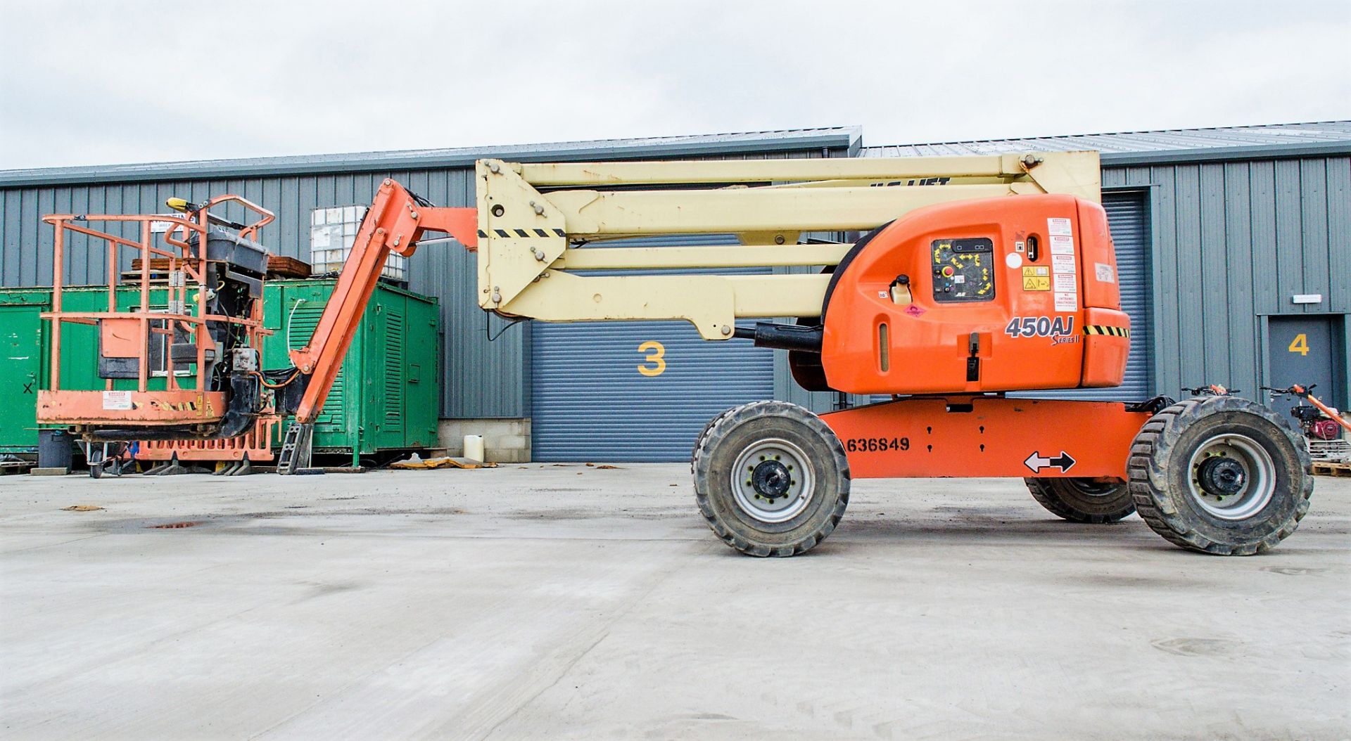 JLG 450AJ Series 2 diesel driven articulated boom access platform Year: 2014 S/N: E300001956 - Image 7 of 16