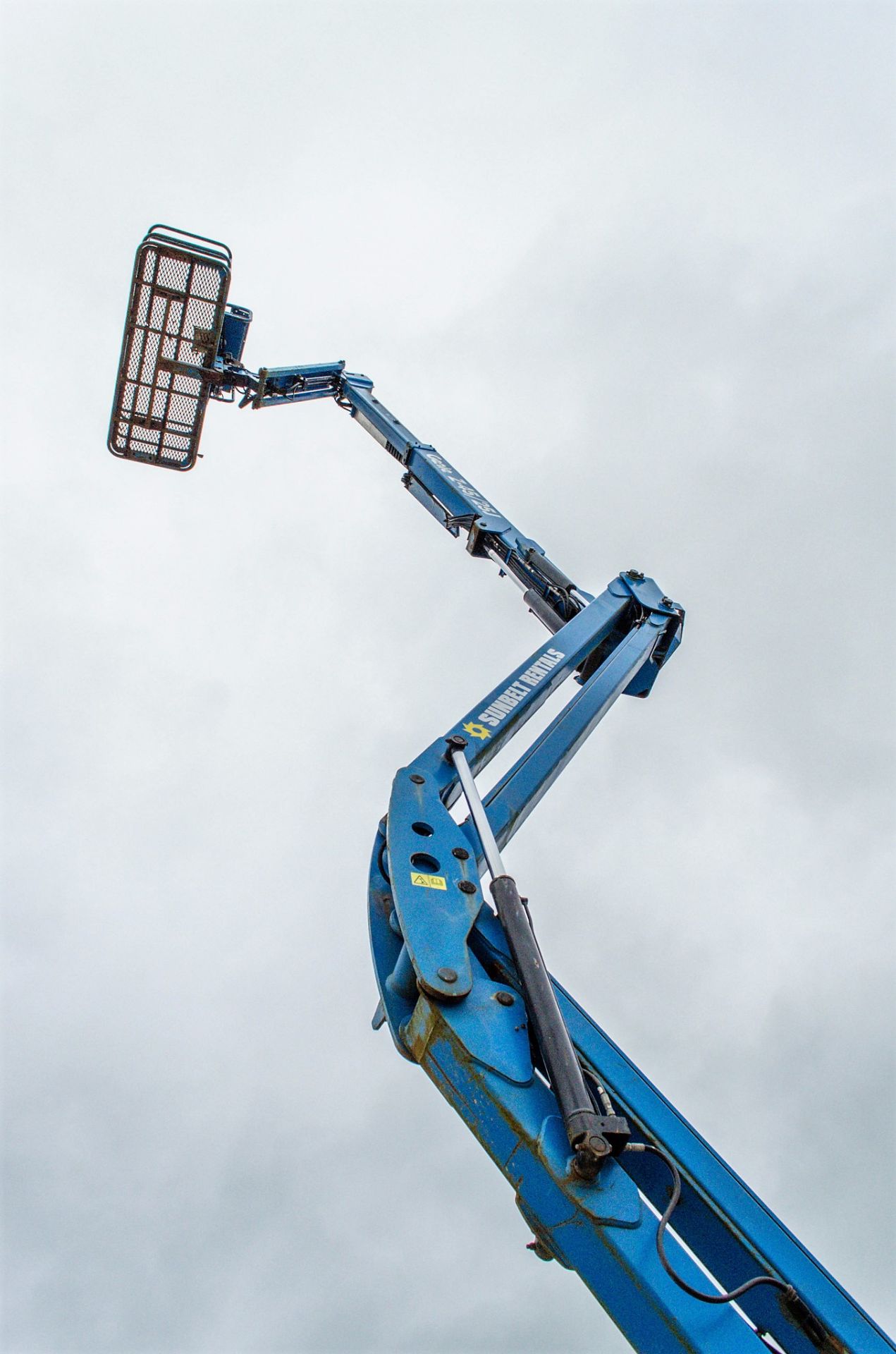 Genie Z-45/25 diesel driven articulated boom lift access platform Year: 2012 S/N: Z452512B-2012 - Image 10 of 16