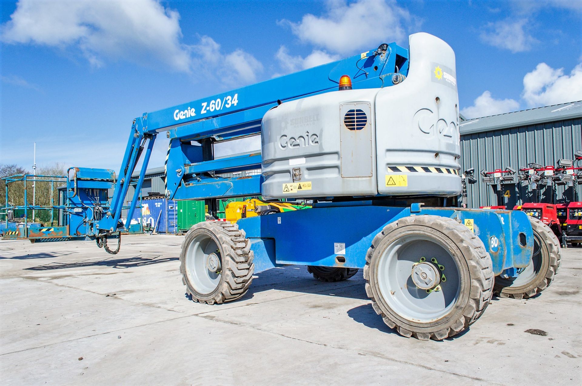Genie Z60/34 diesel/electric articulated boom lift access platform Year: 2014 S/N: Z6014-13483 - Image 4 of 17