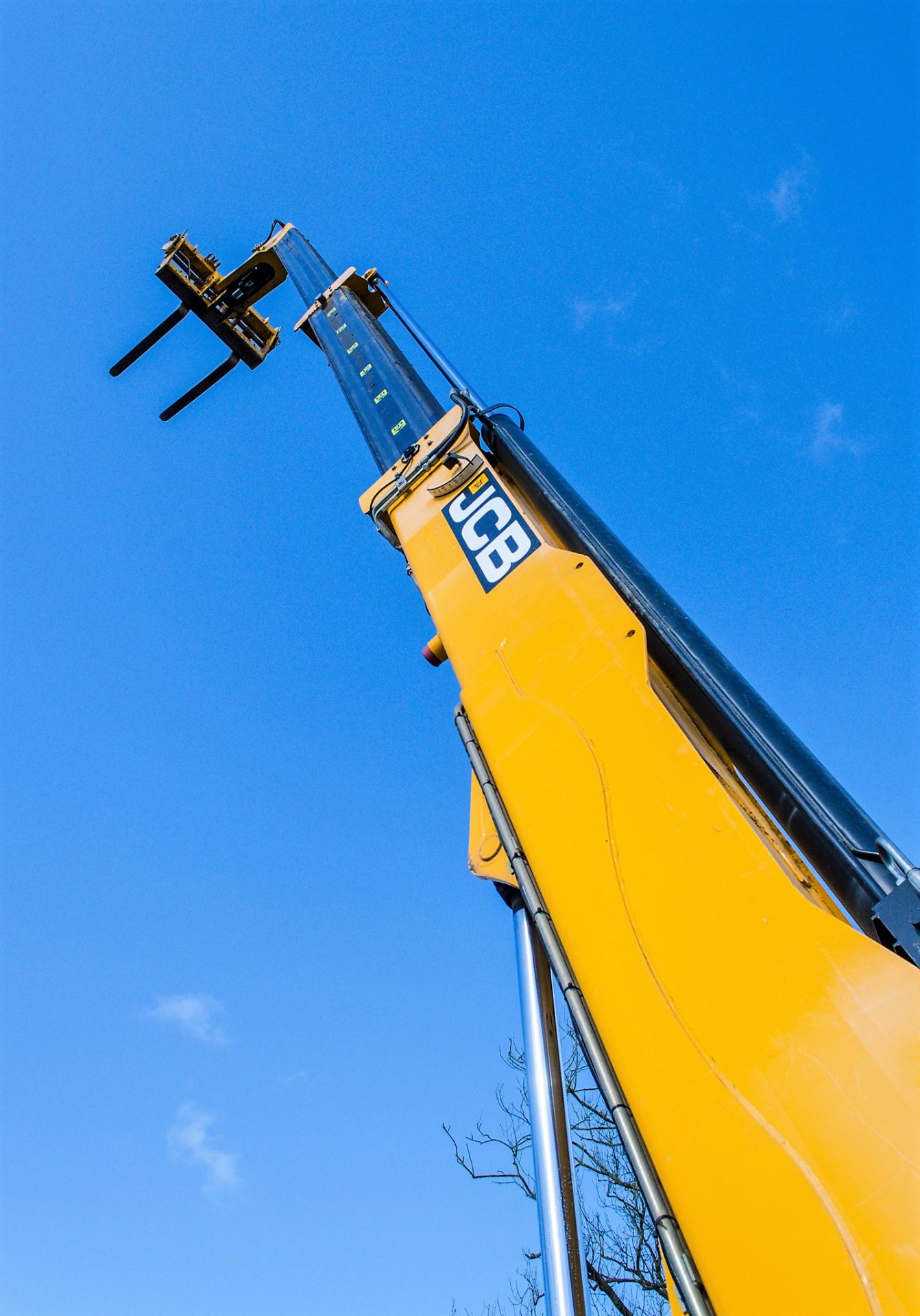 JCB 535-125 Hi-Viz 12.5 metre telescopic handler Year: 2012 S/N: 3487311 Recorded Hours: 4714 - Image 11 of 22