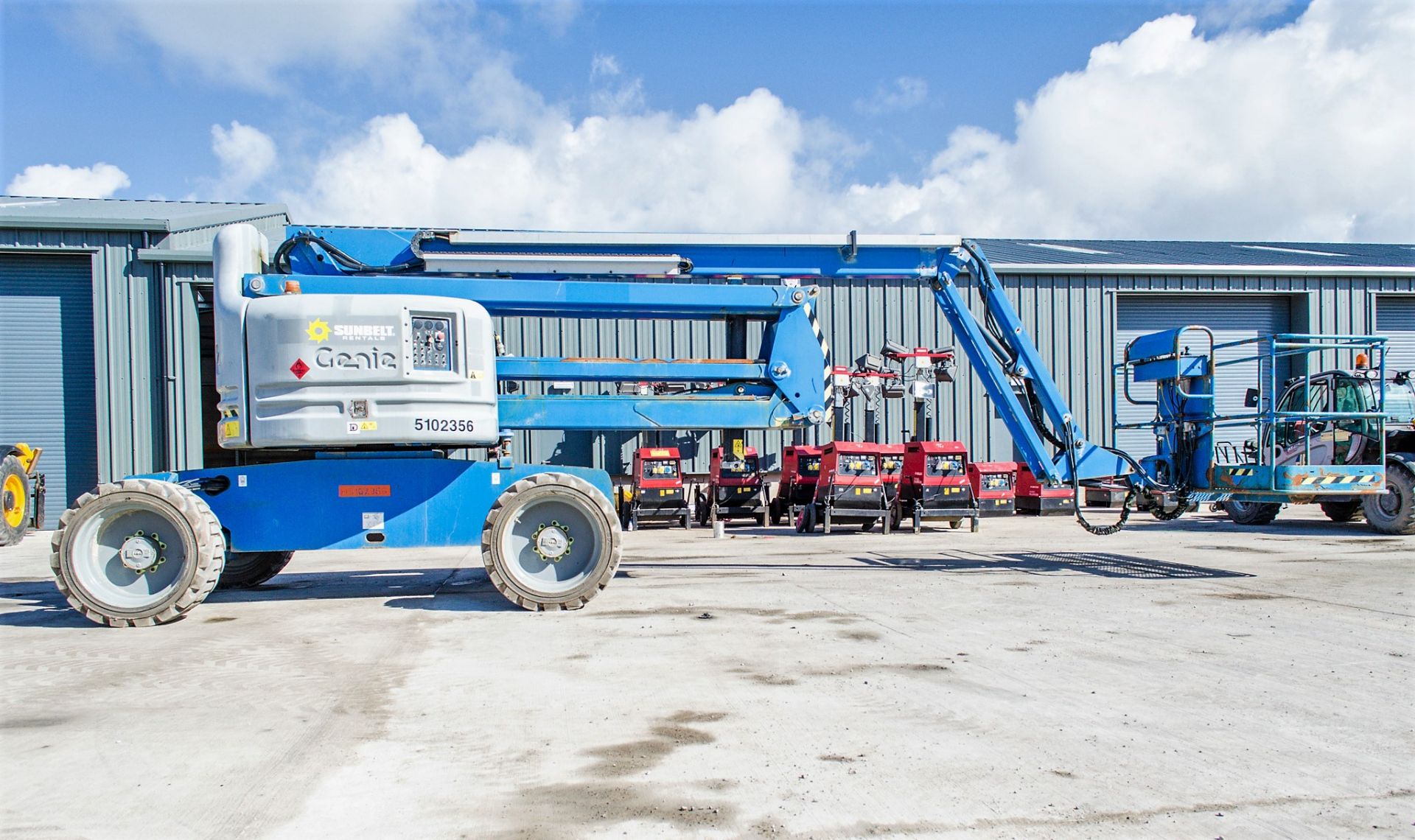 Genie Z60/34 diesel/electric articulated boom lift access platform Year: 2014 S/N: Z6014-13483 - Image 6 of 17