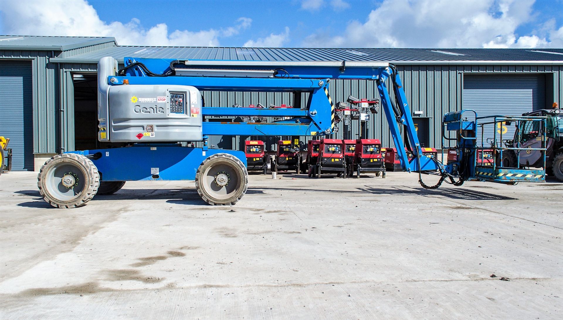 Genie Z60/34 diesel/electric articulated boom lift access platform Year: 2014 S/N: Z6014-13521 - Image 7 of 18