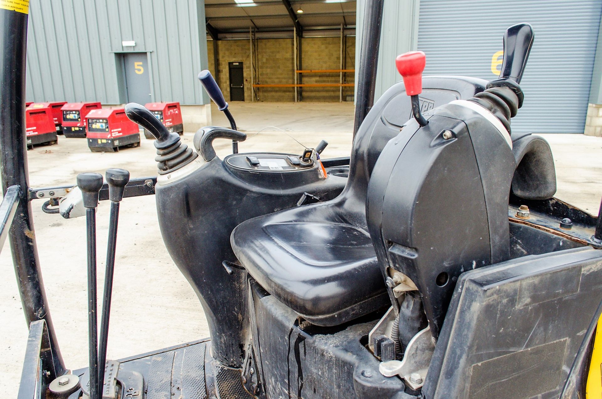 JCB 8014 CTS 1.5 tonne rubber tracked mini excavator Year: 2014 S/N: 82070515 Recorded Hours: 2114 - Image 17 of 18