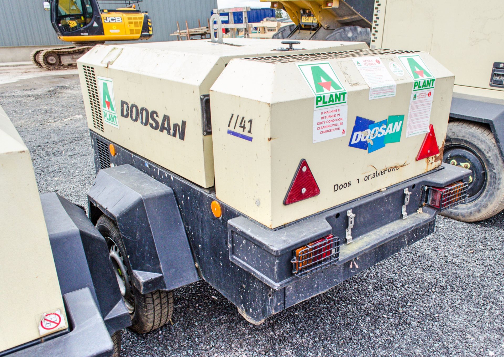 Doosan 741 diesel driven mobile air compressor Year: 2015 S/N: 433810 Recorded Hours: 1122 A682075 - Image 2 of 4