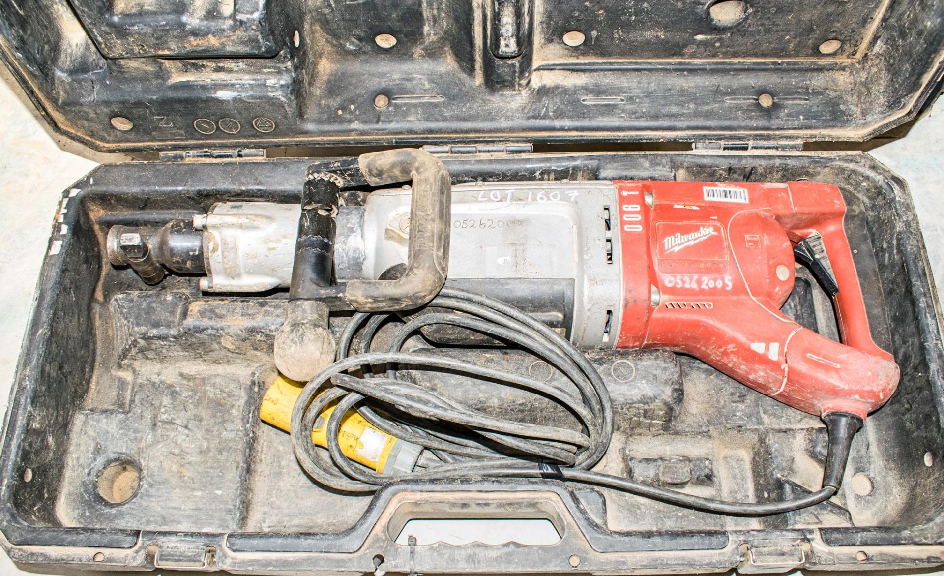 Milwaukee 110 volt breaker c/w carry case