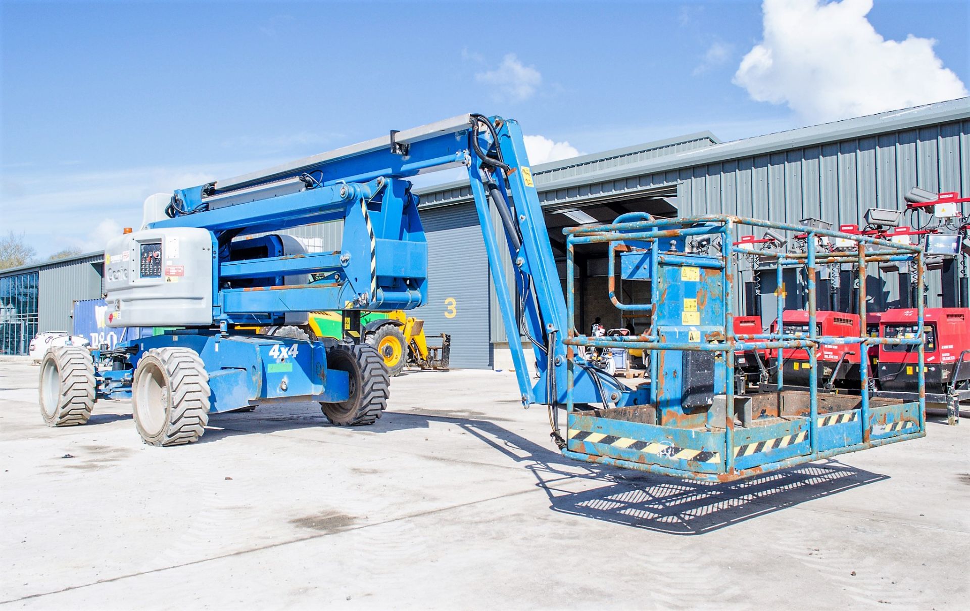 Genie Z60/34 diesel/electric articulated boom lift access platform Year: 2014 S/N: Z6014-13521 - Image 2 of 18