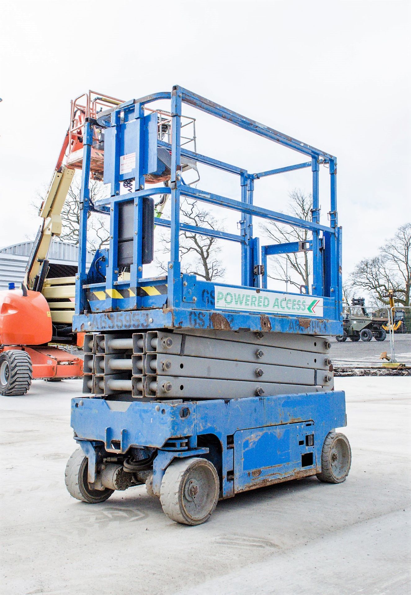 Genie GS1932 battery electric scissor lift access platform Year: 2014 S/N: 15735 Recorded Hours: 162 - Image 2 of 6