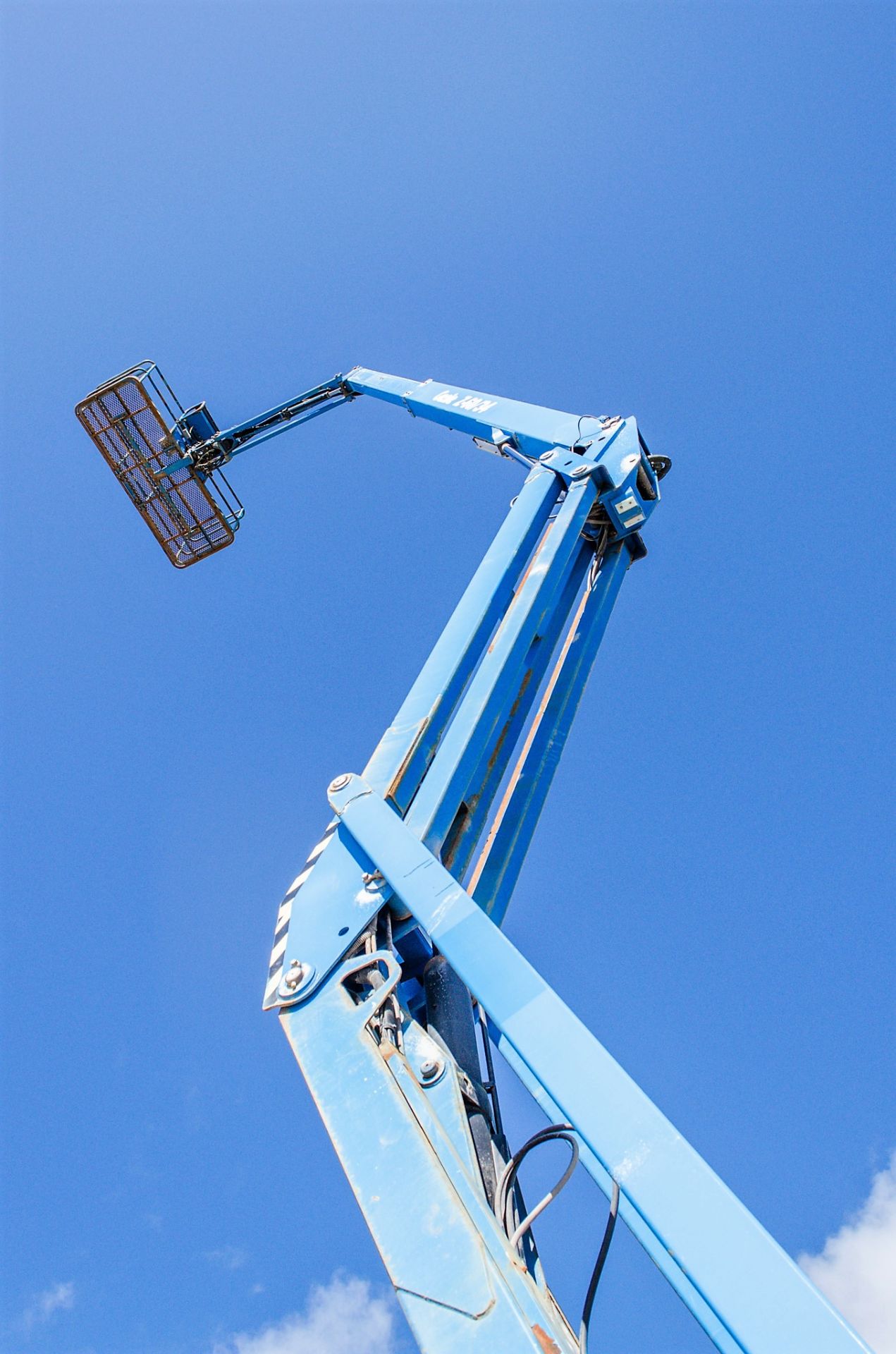 Genie Z60/34 diesel/electric articulated boom lift access platform Year: 2014 S/N: Z6014-13483 - Image 15 of 17