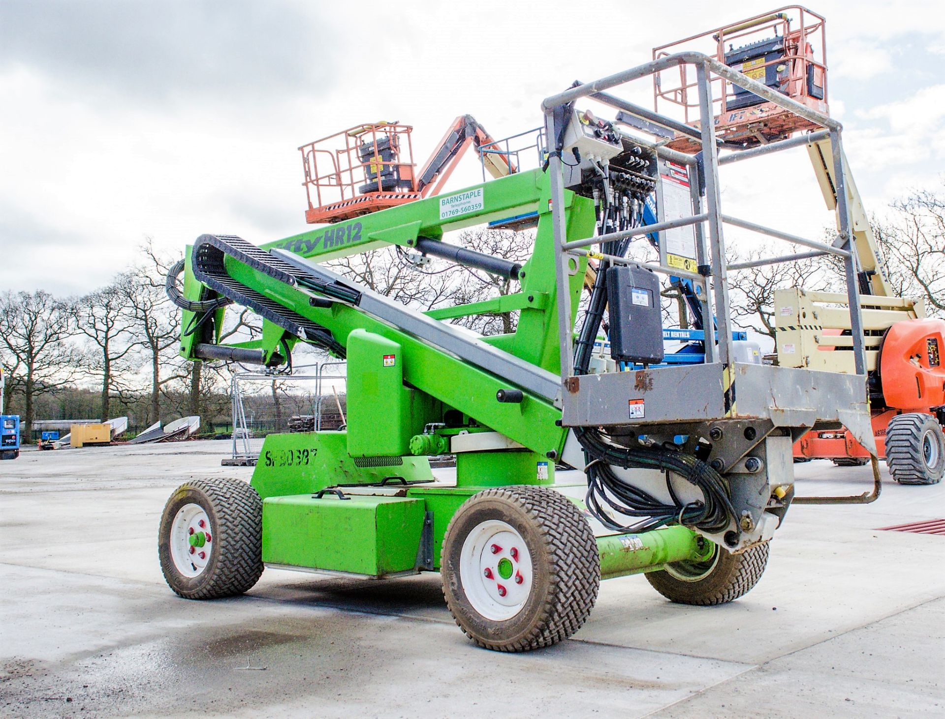 Nifty HR12 diesel/battery electric articulated boom lift access platform Year: 2014 S/N: 1227916 - Image 2 of 16