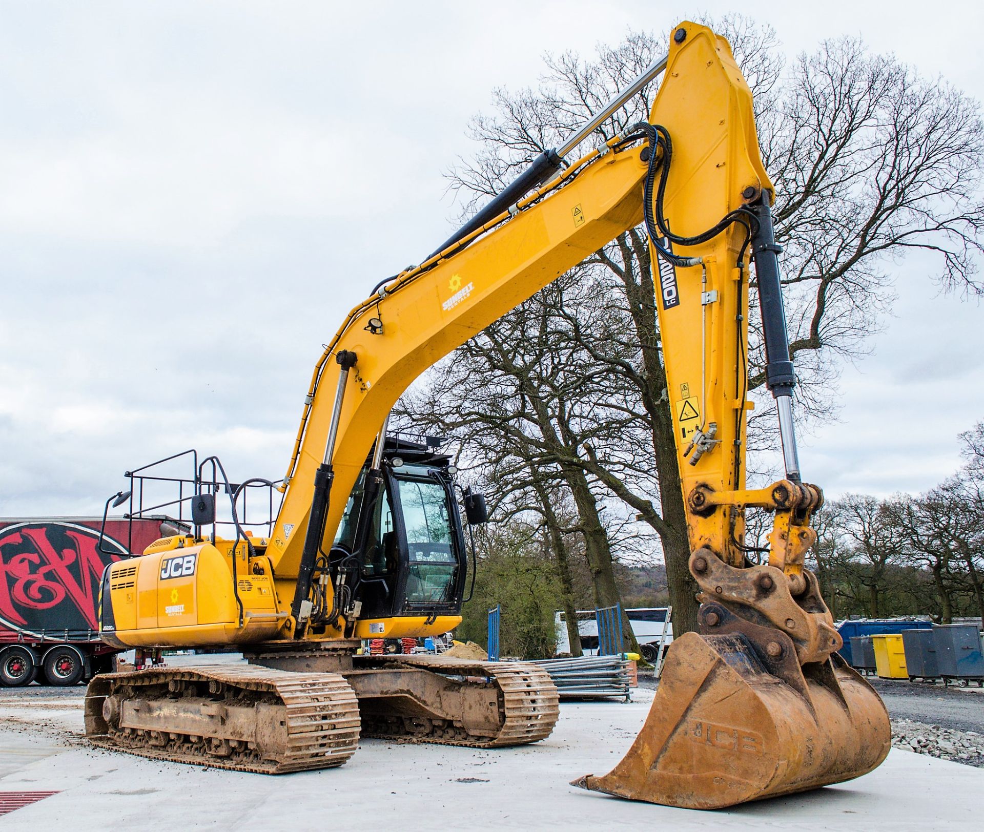 JCB JS 220 LC 22 tonne steel tracked excavator  Year: 2014 S/N: 02135730 Rec Hours: 7662 c/w 2 - Image 2 of 27