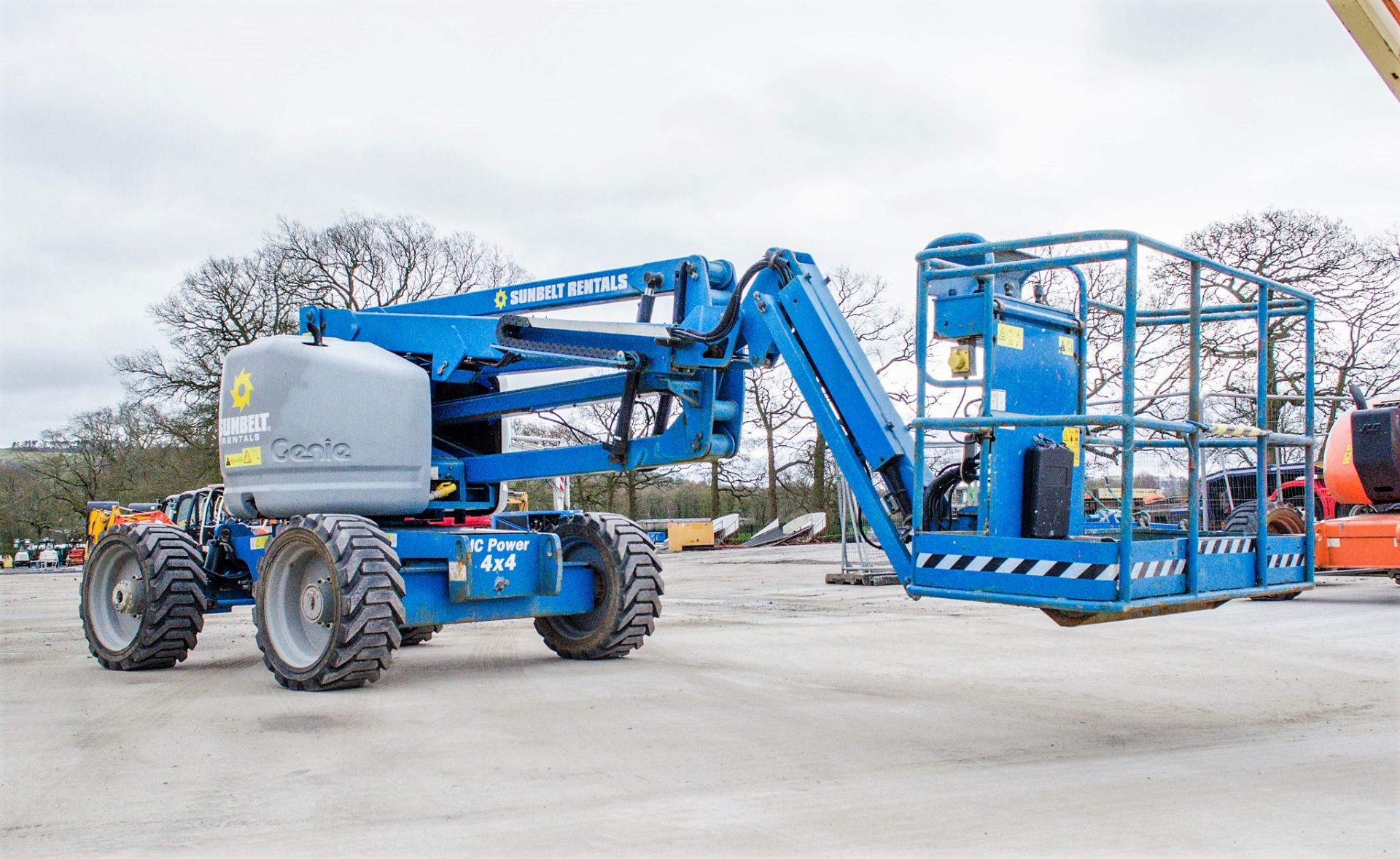 Genie Z-45/25 diesel driven articulated boom lift access platform Year: 2012 S/N: Z452512B-2012 - Image 2 of 16