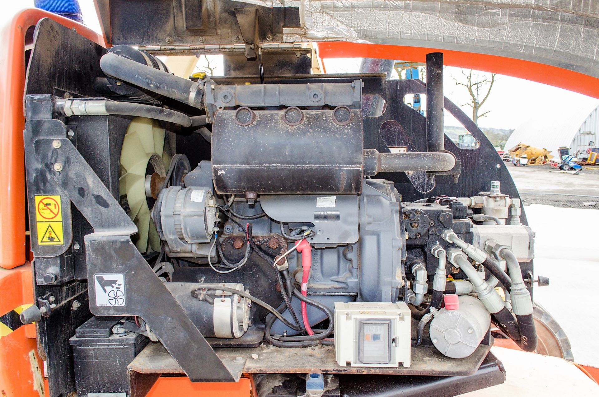 JLG 450AJ Series 2 diesel driven articulated boom access platform Year: 2014 S/N: E300001956 - Image 13 of 16
