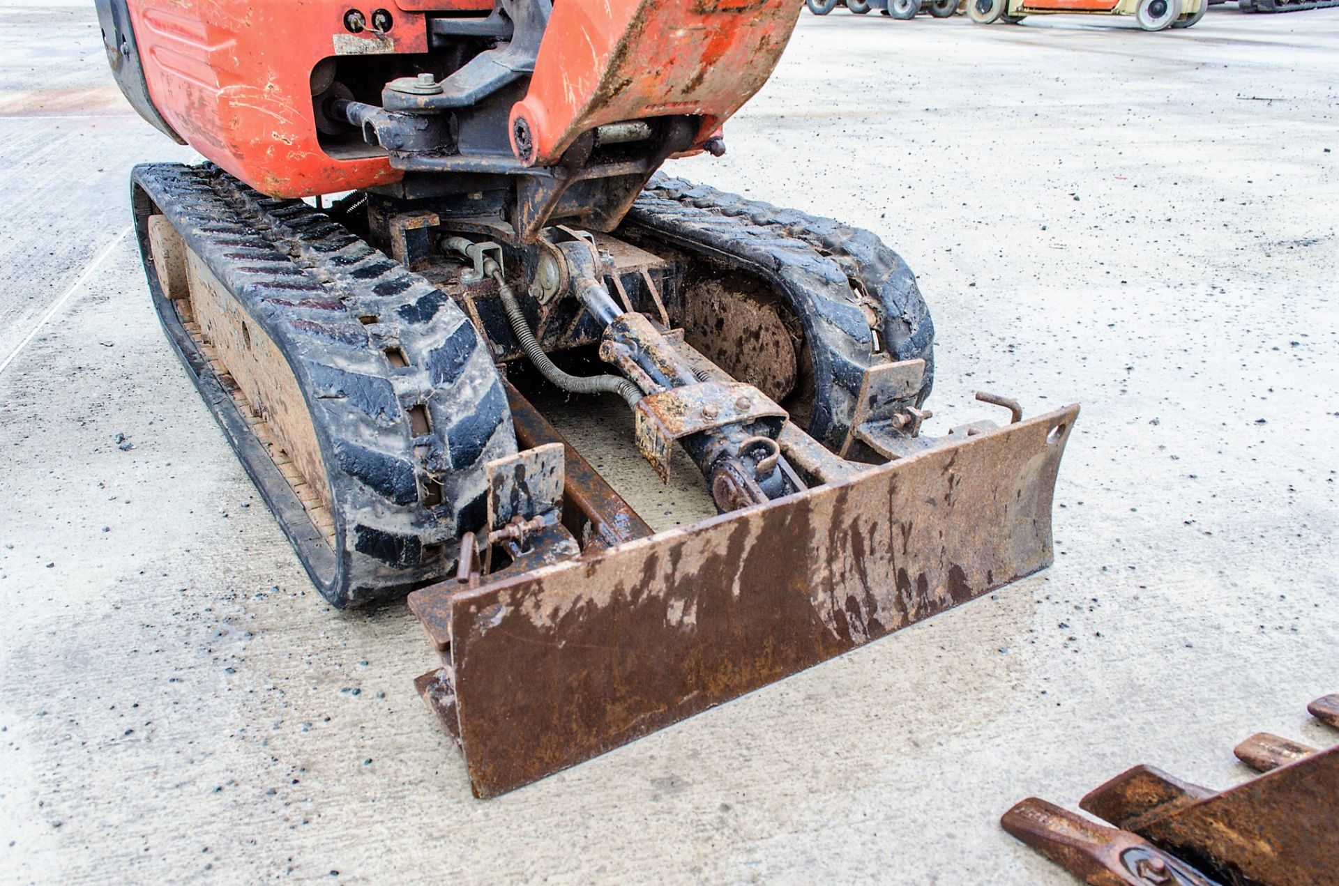 Kubota K008-3 0.8 tonne rubber tracked micro excavator Year: 2017 S/N: 29274 Recorded Hours: 1105 - Image 12 of 18