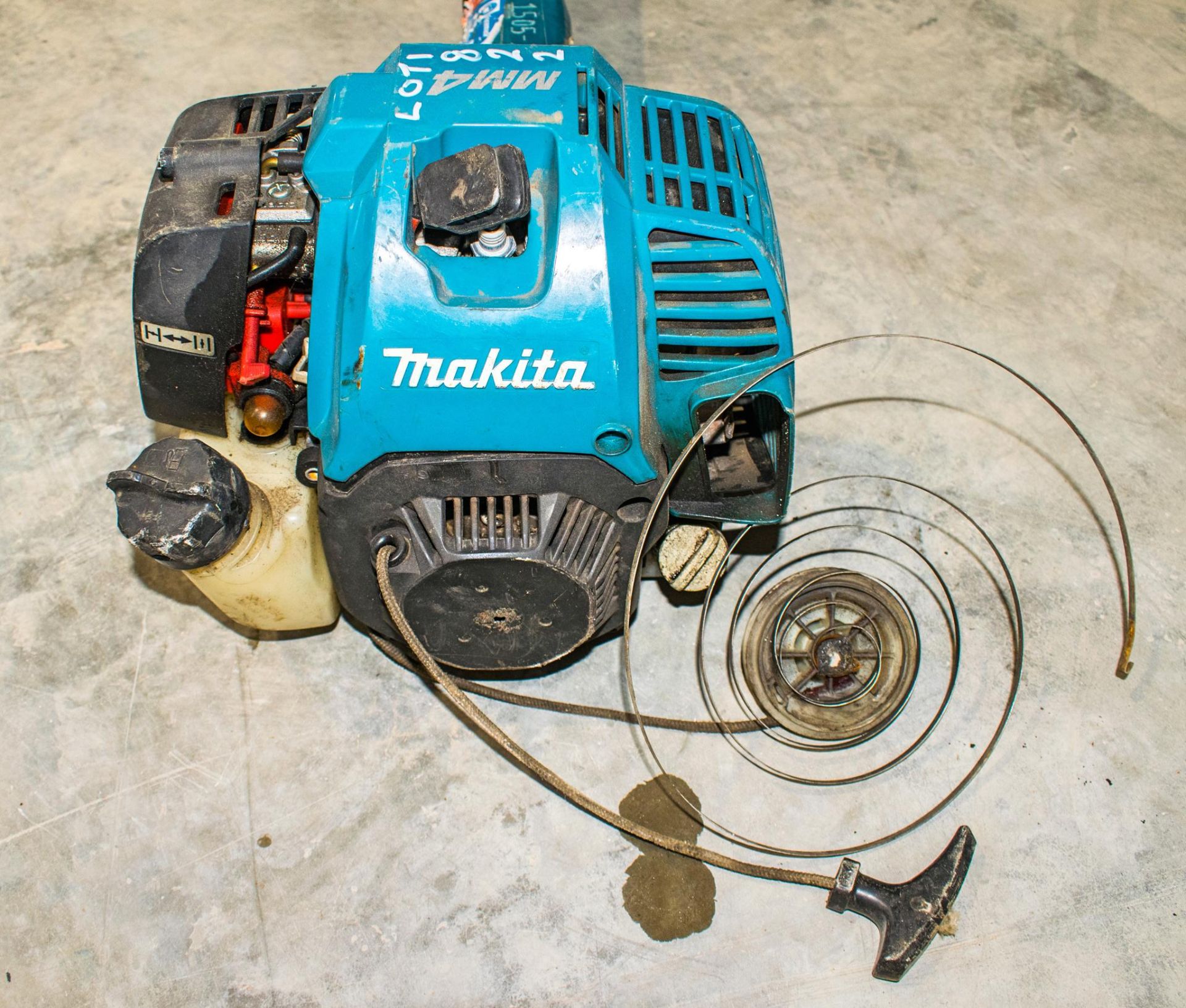 Makita EM4351UH petrol driven strimmer ** Parts missing ** - Image 2 of 3