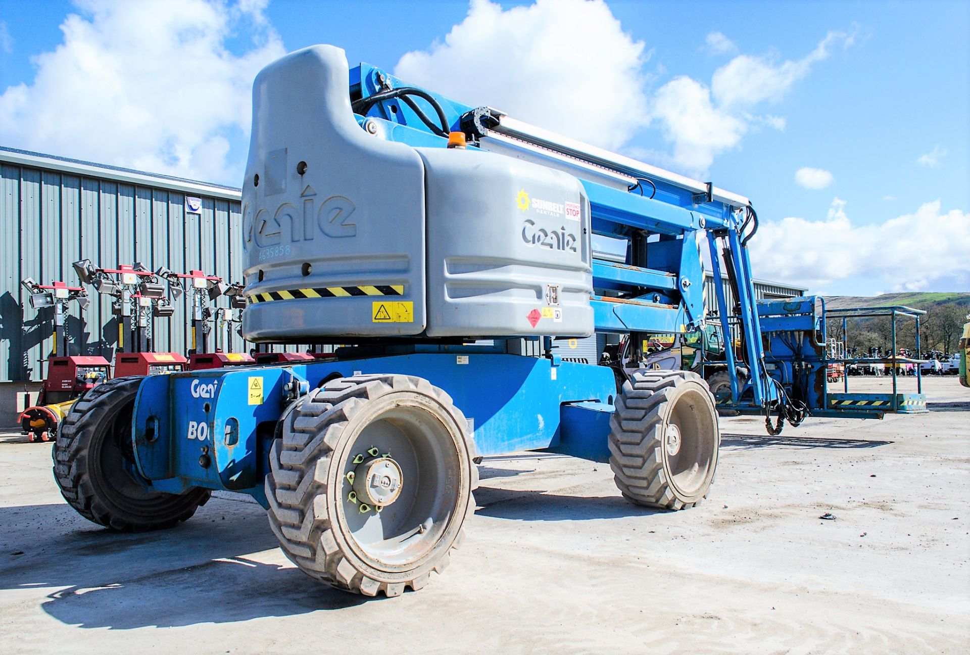 Genie Z60/34 diesel/electric articulated boom lift access platform Year: 2014 S/N: Z6014-13521 - Image 3 of 18