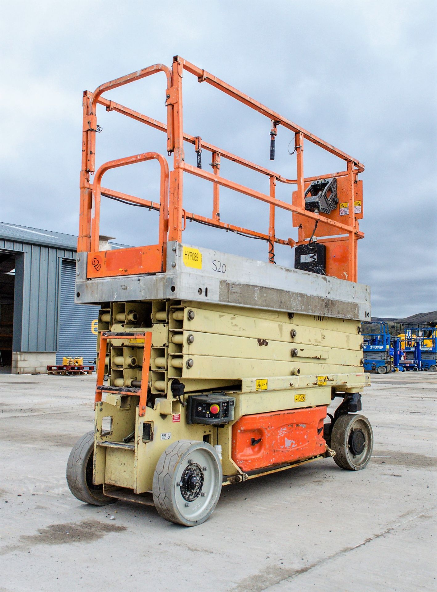 JLG 2630ES battery electric scissor lift access platform Year: 2007 S/N: 16494 Recorded Hours: 373