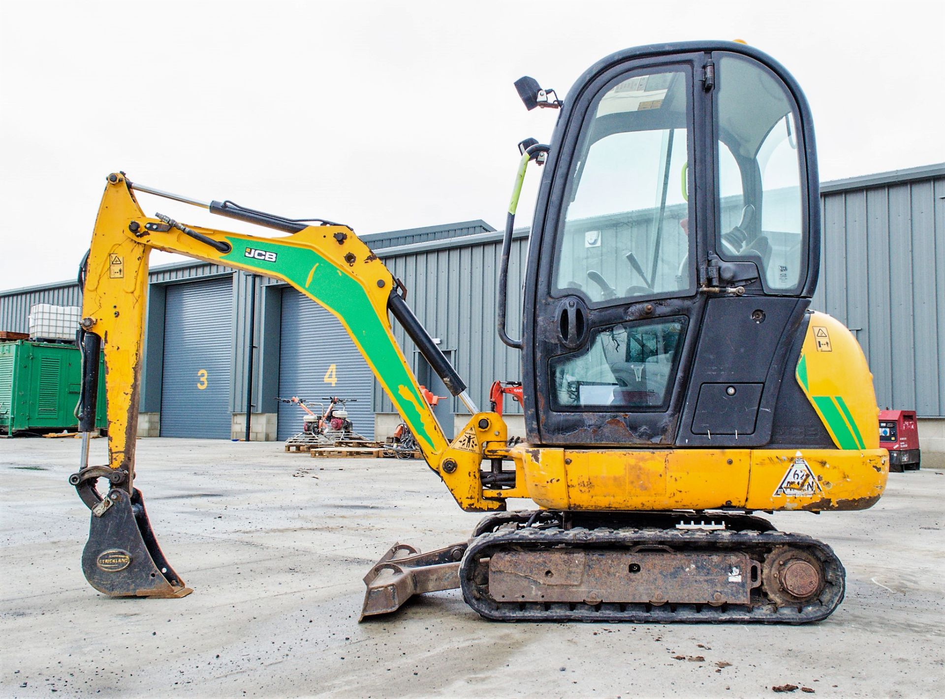 JCB 8016 1.5 tonne rubber tracked mini excavator Year: 2015 S/N: 2071770 Recorded Hours: 1990 blade, - Image 7 of 18
