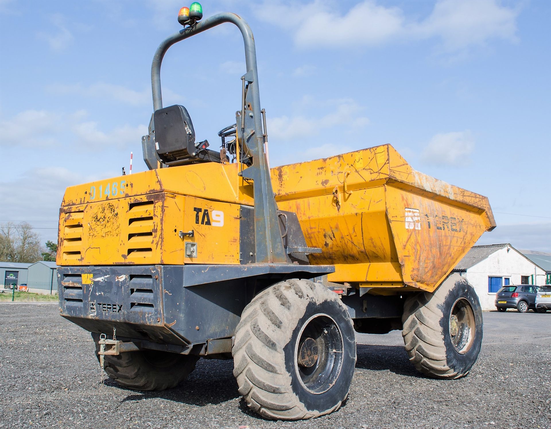 Terex 9 tonne straight skip dumper Year: 2011 S/N: BBMV2940 Recorded Hours: Not displayed D1465 - Image 4 of 21