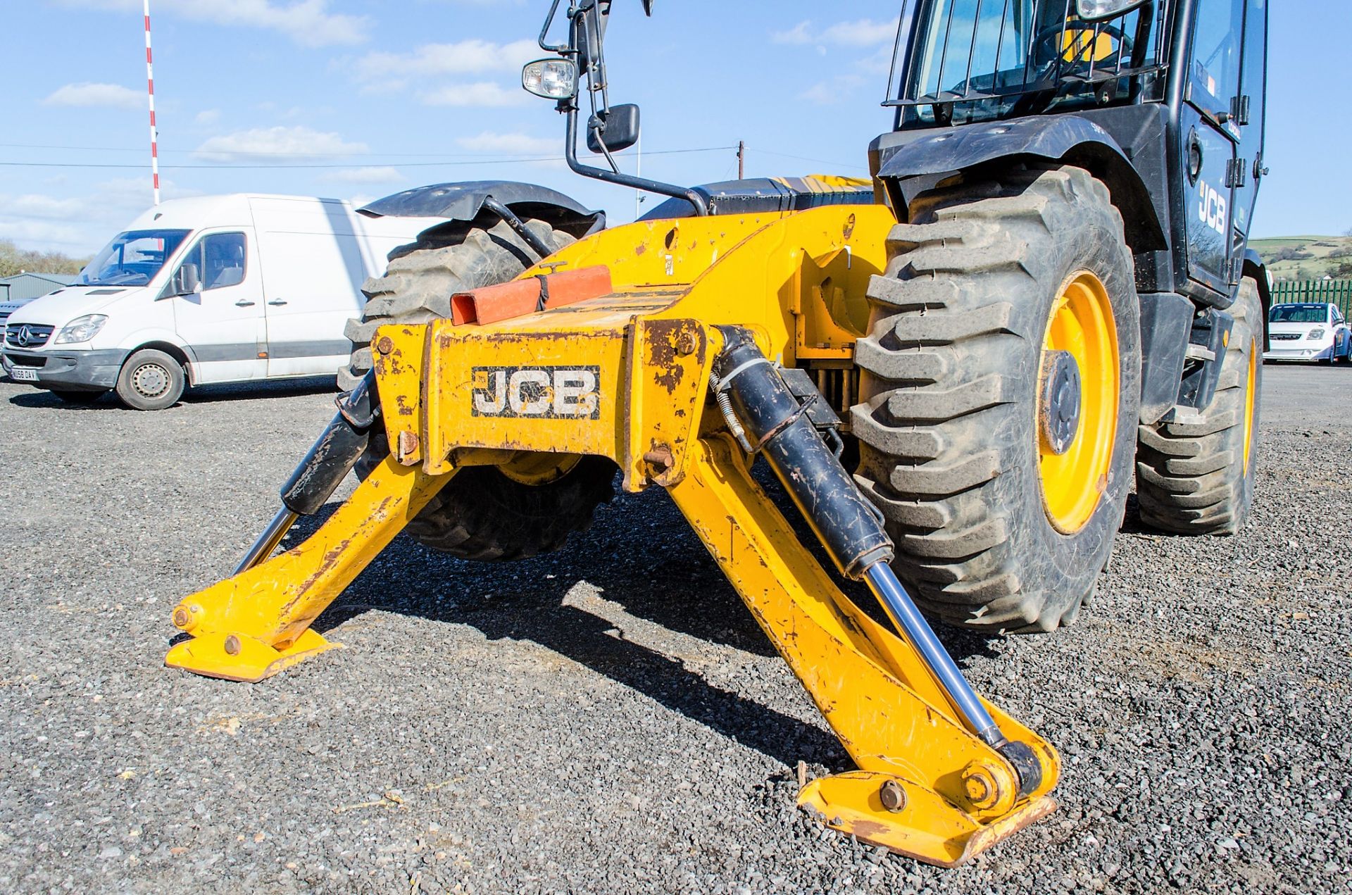 JCB 535-140 Hi-Viz 14 metre telescopic handler Year: 2014 S/N: 2340191 Recorded Hours: 3635 A633914 - Image 11 of 20