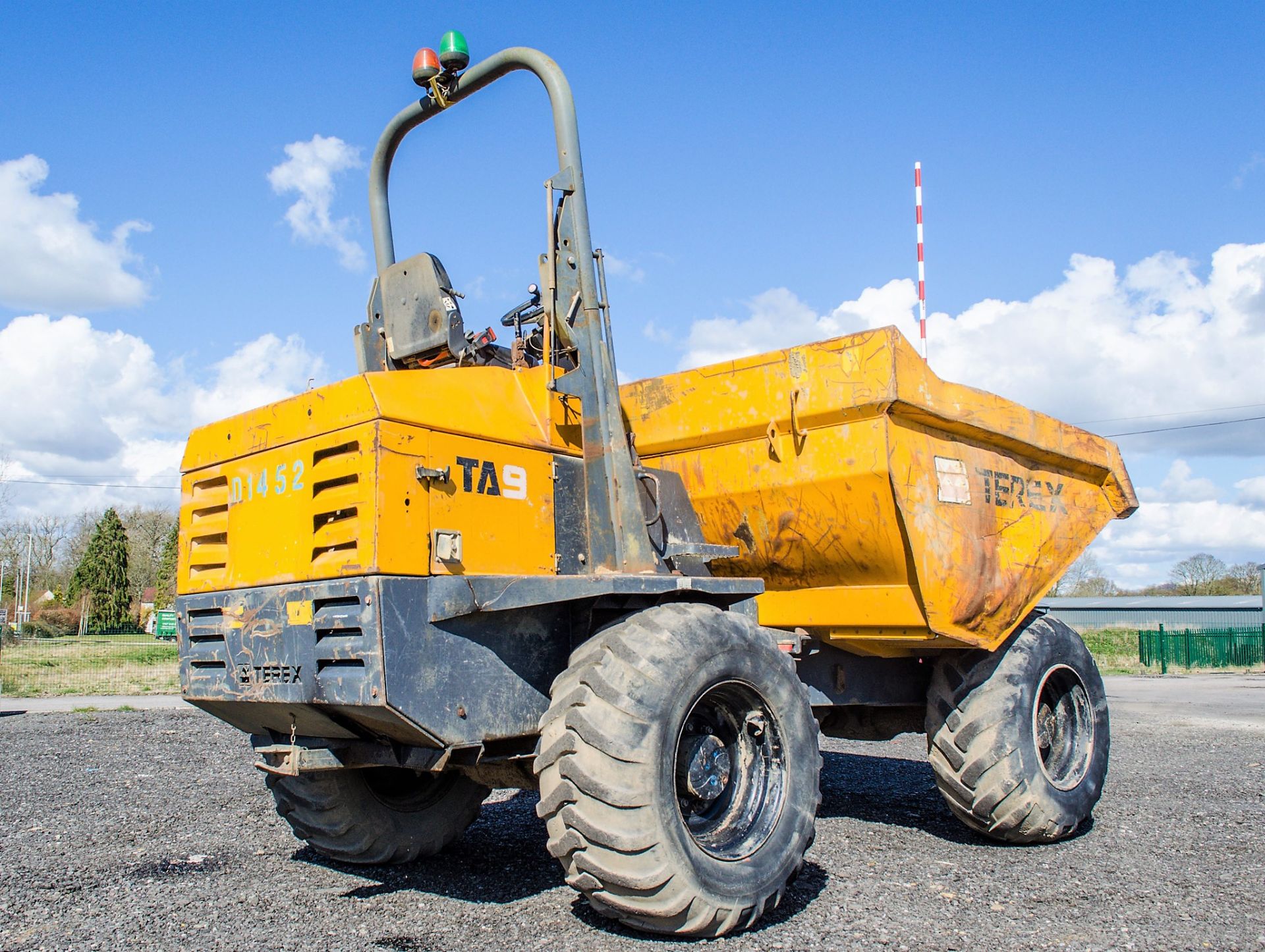 Benford Terex 9 tonne straight skip dumper Year: 2011 S/N: EB6MV2545 D1452 ** Engine smoking ** - Image 4 of 19