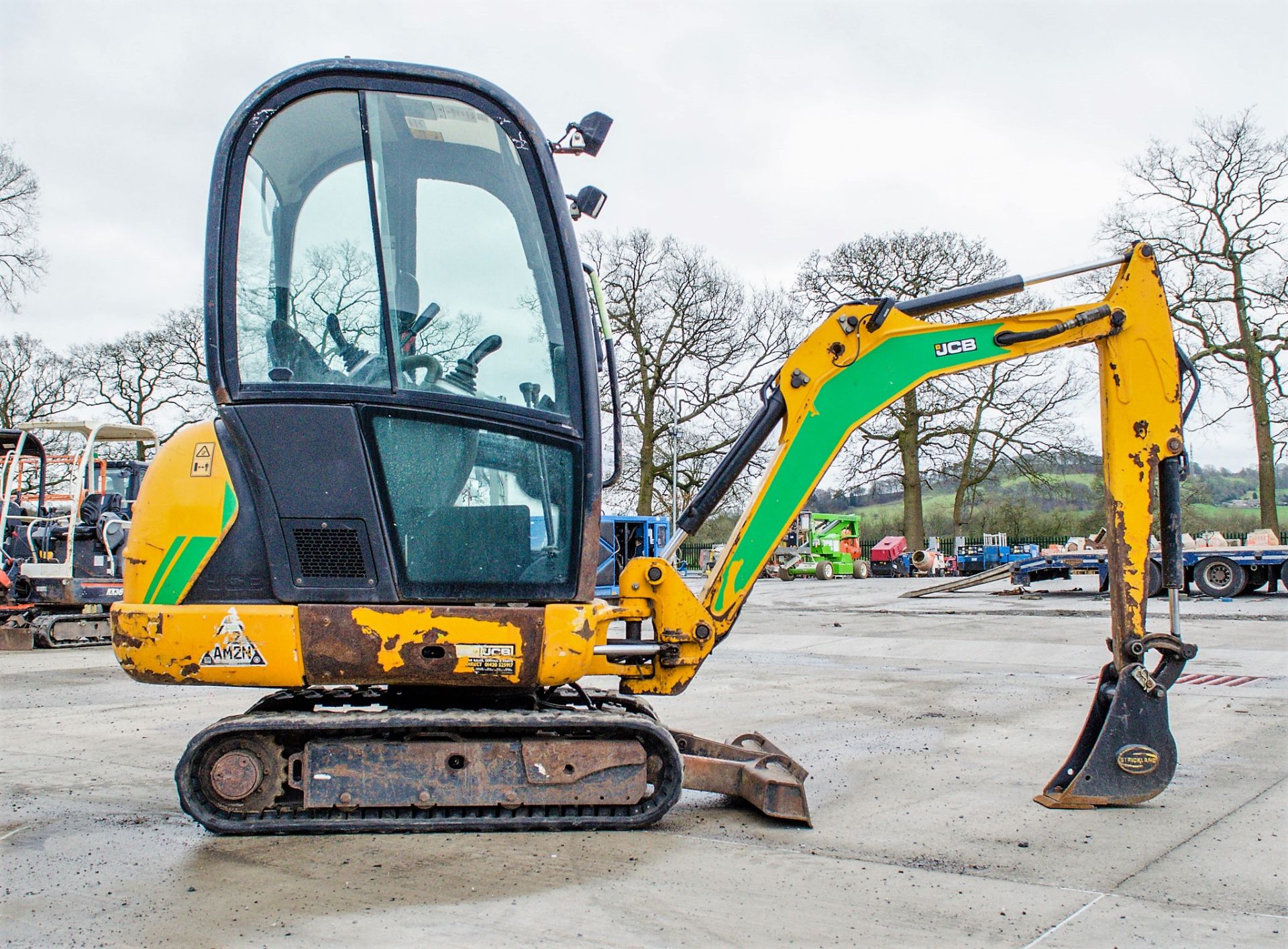 JCB 8016 1.5 tonne rubber tracked mini excavator Year: 2015 S/N: 2071770 Recorded Hours: 1990 blade, - Image 8 of 18