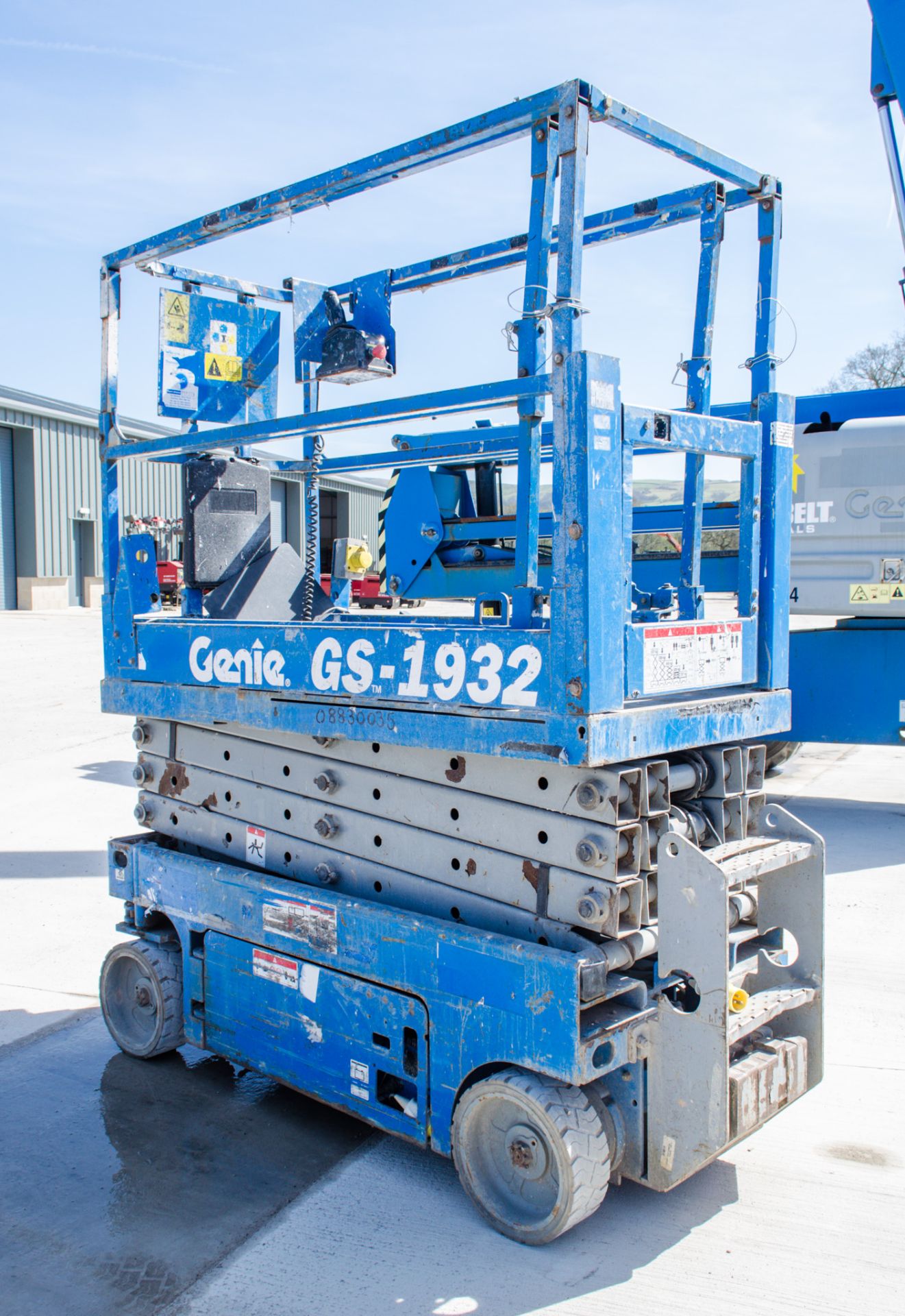 Genie GS1932 battery electric scissor lift  Year: 2007 S/N: 84889 Recorded Hours: 366 08830035 - Image 2 of 4