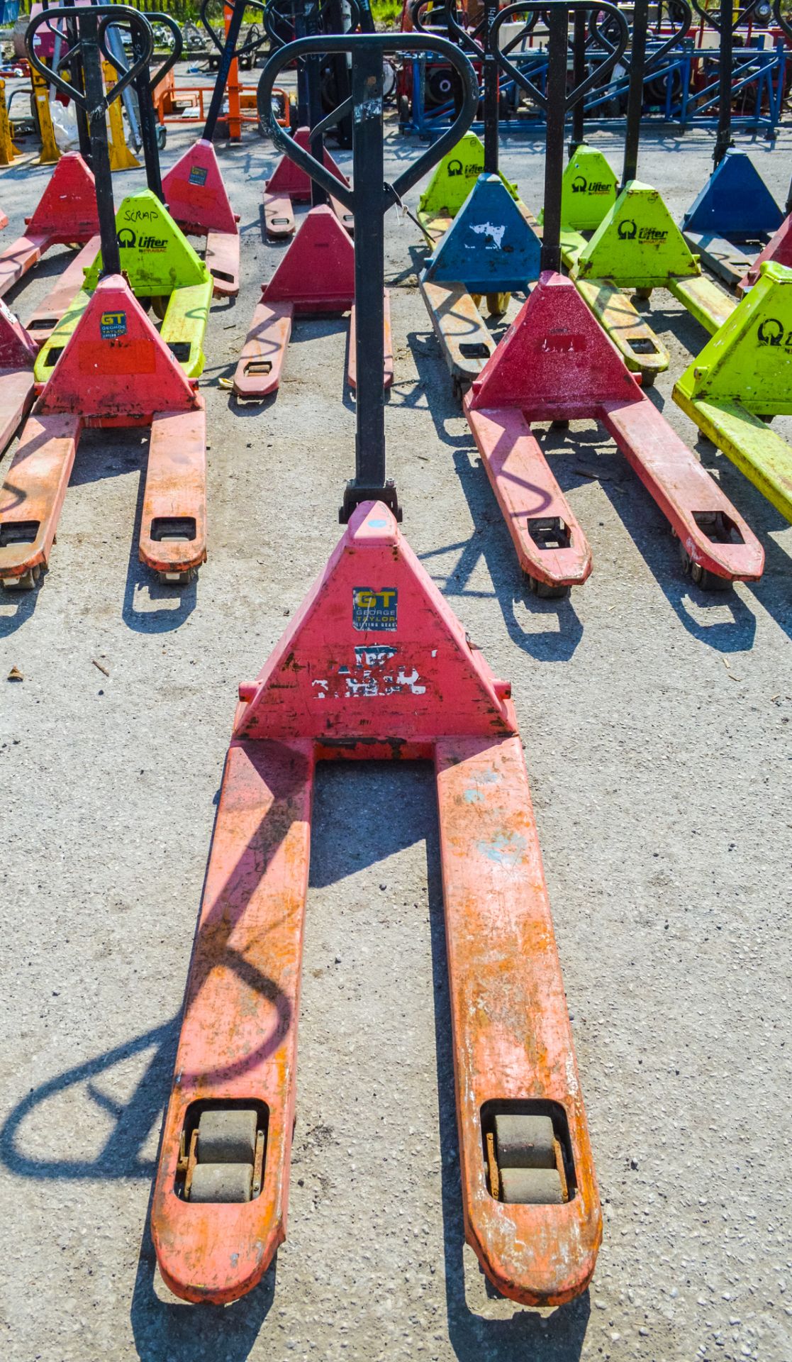 Hand hydraulic pallet truck